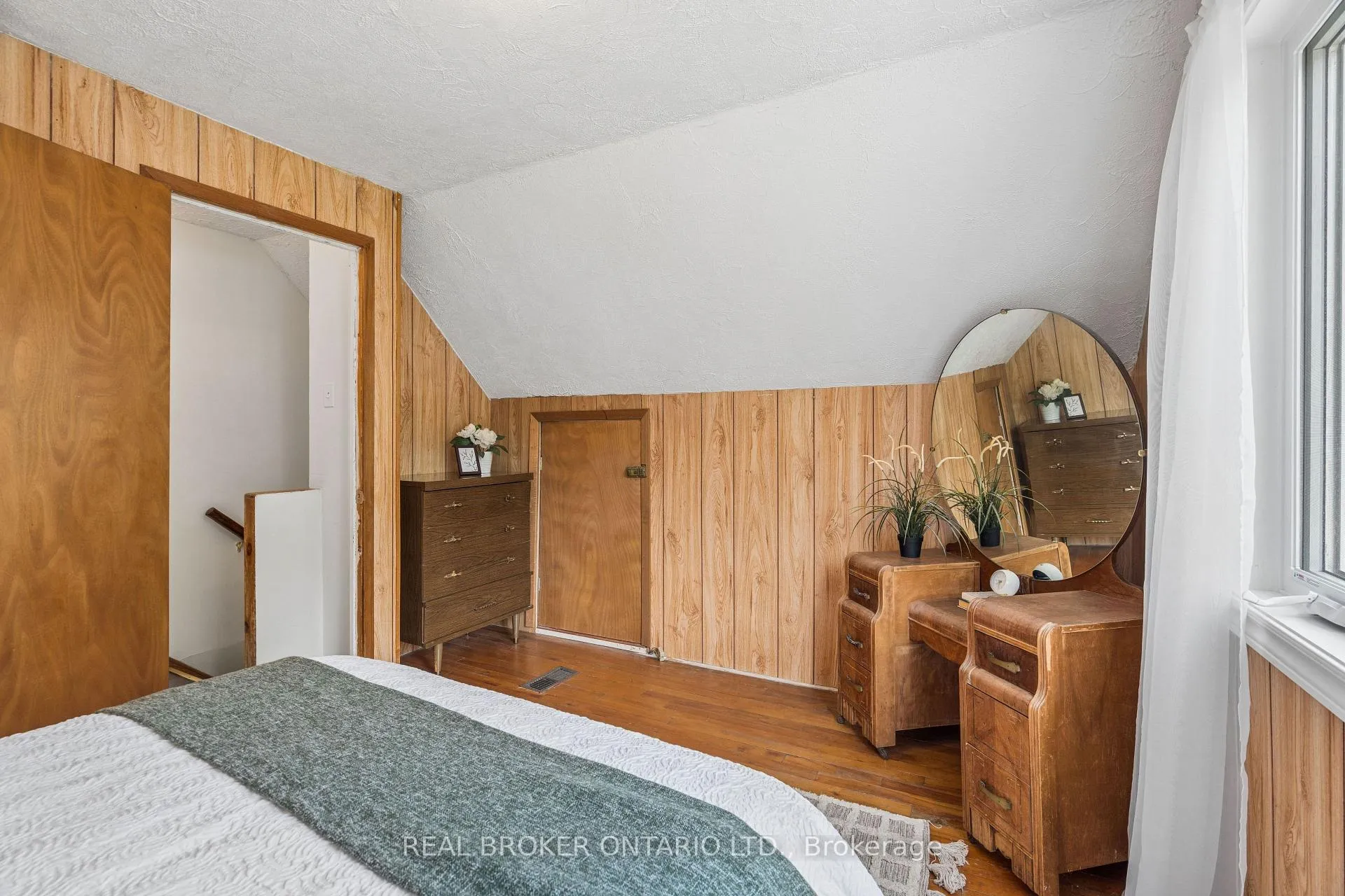 Photo 29 of 230 Mason Boulevard, Halton Hills, Acton — HOMEH