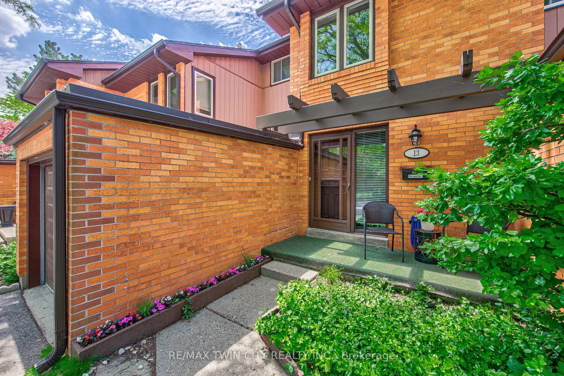 Photo 4 of Unit 13, 206 Candlewood Crescent, Waterloo, Beechwood West — HOMEH