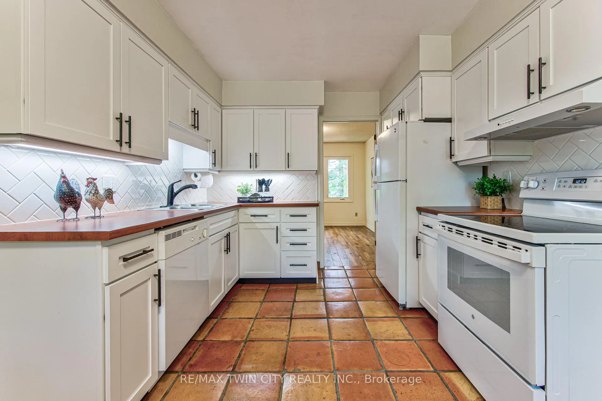 Photo 16 of Unit 13, 206 Candlewood Crescent, Waterloo, Beechwood West — HOMEH