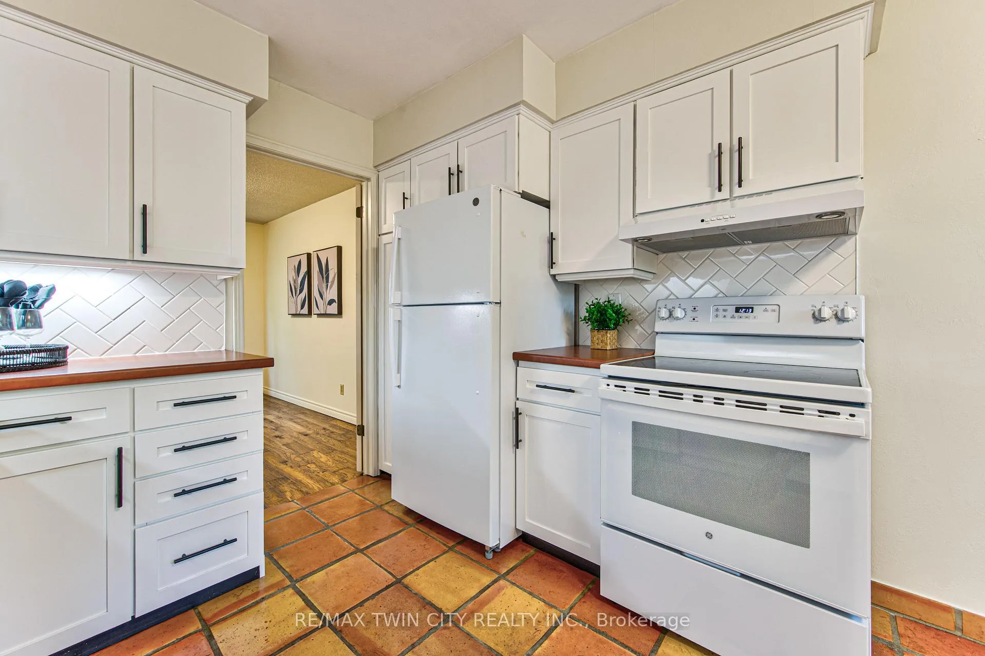 Photo 18 of Unit 13, 206 Candlewood Crescent, Waterloo, Beechwood West — HOMEH