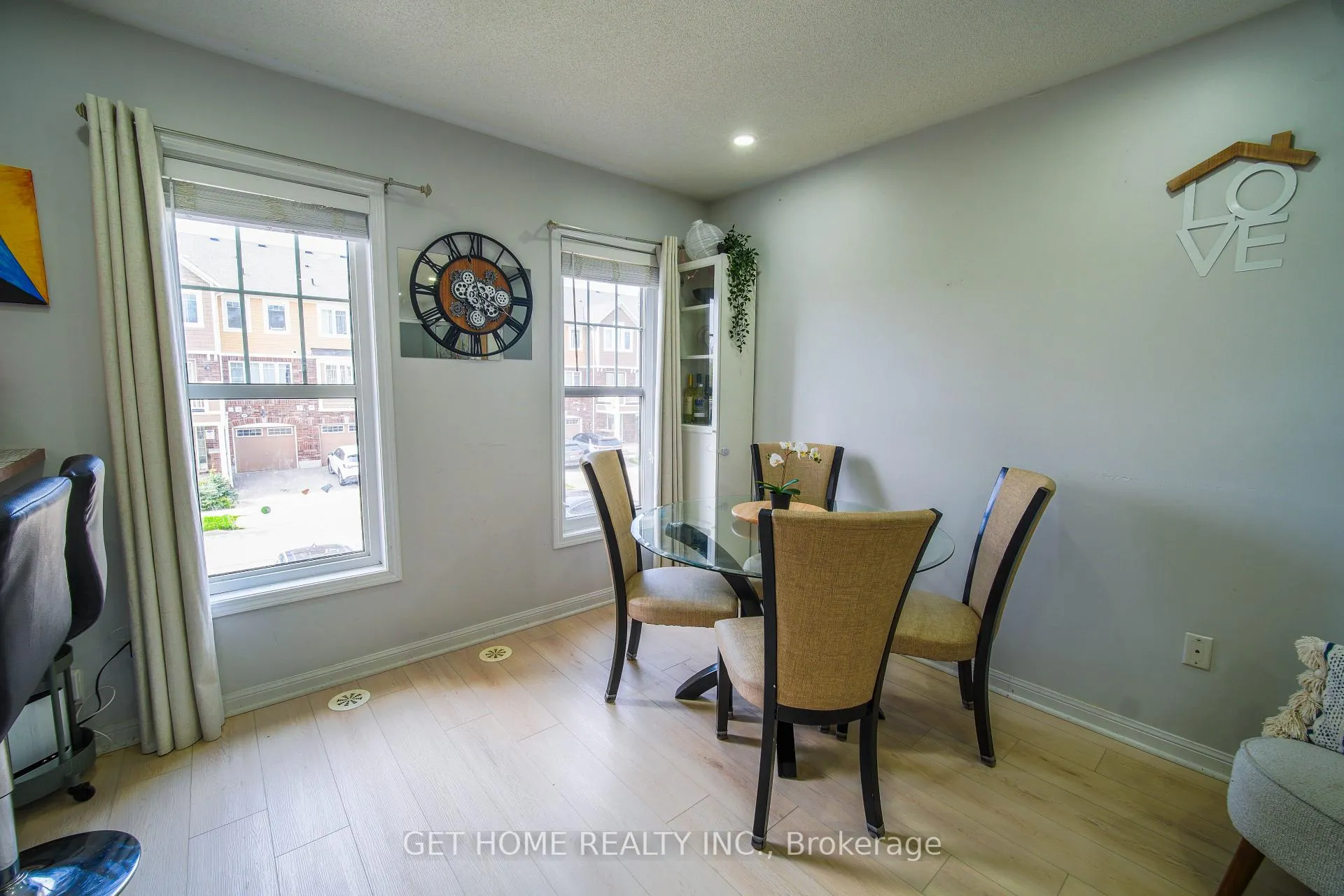 Photo 4 of 38 Suitor Court, Milton, Willmott — HOMEH
