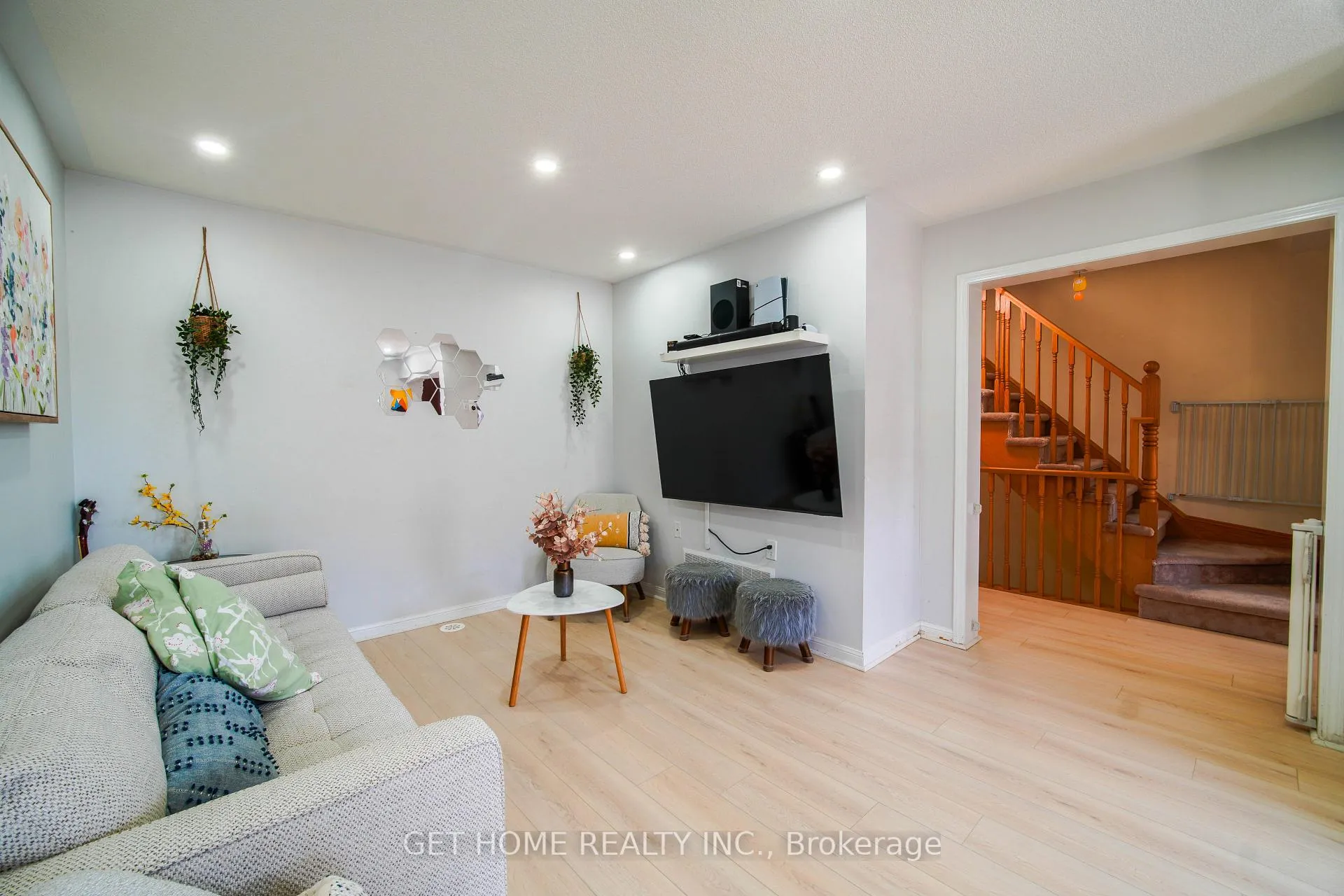 Photo 5 of 38 Suitor Court, Milton, Willmott — HOMEH