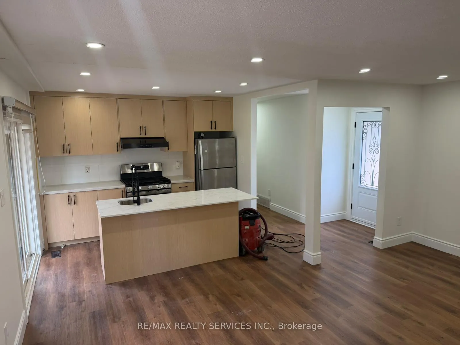 Photo 2 of 46 Staveley Crescent, Brampton, Brampton East — HOMEH