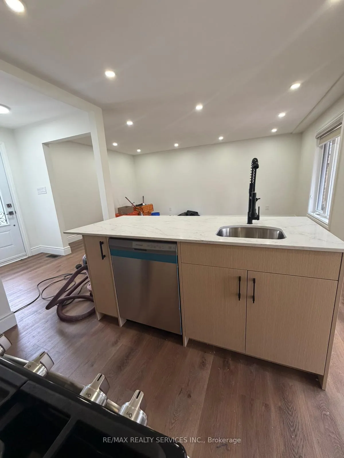 Photo 4 of 46 Staveley Crescent, Brampton, Brampton East — HOMEH