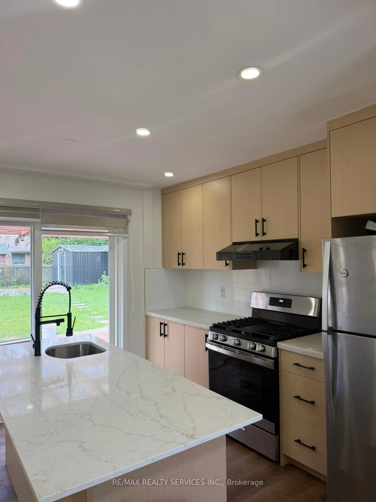 Photo 5 of 46 Staveley Crescent, Brampton, Brampton East — HOMEH