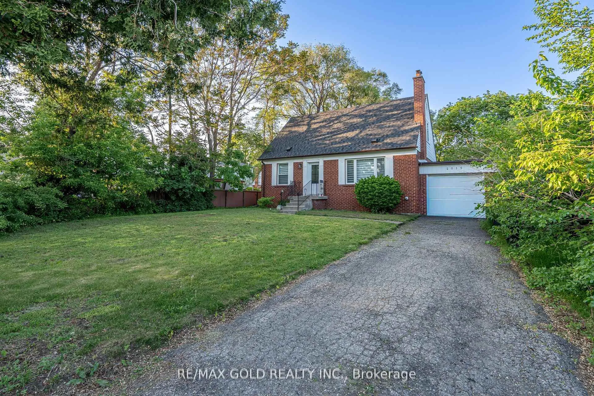 Photo 2 of 2015 Stanfield Road, Mississauga, Lakeview — HOMEH