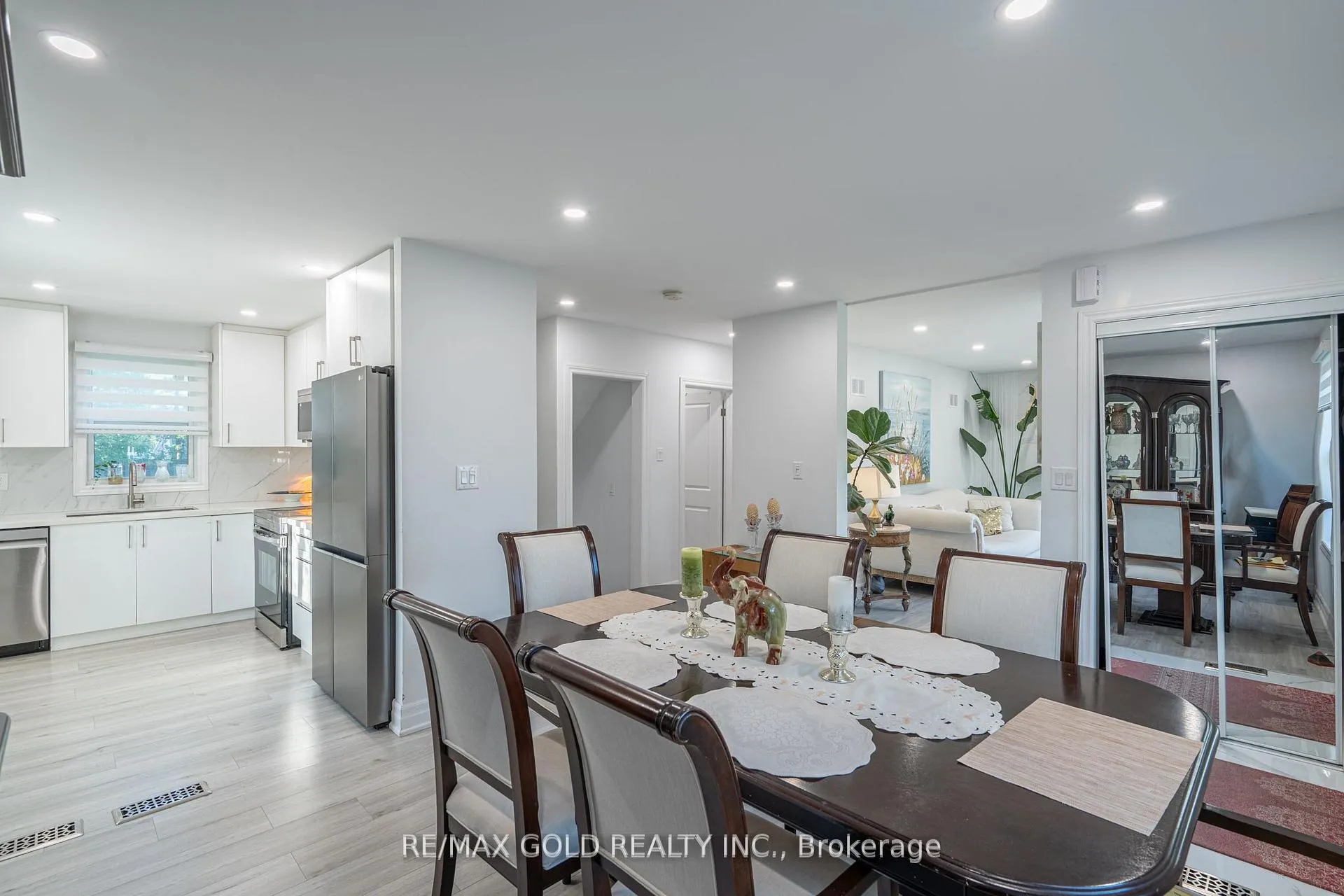 Photo 5 of 2015 Stanfield Road, Mississauga, Lakeview — HOMEH