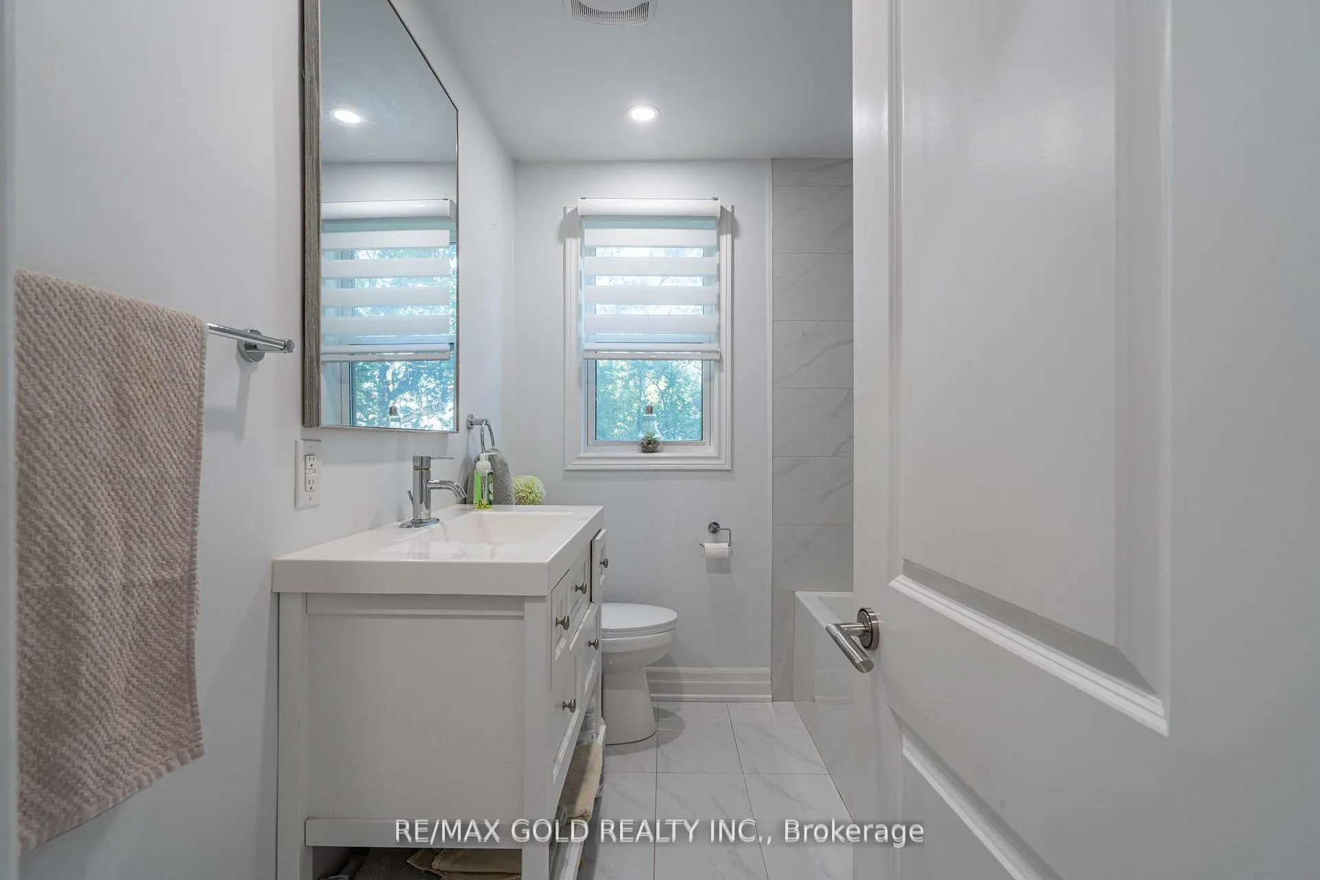 Photo 14 of 2015 Stanfield Road, Mississauga, Lakeview — HOMEH