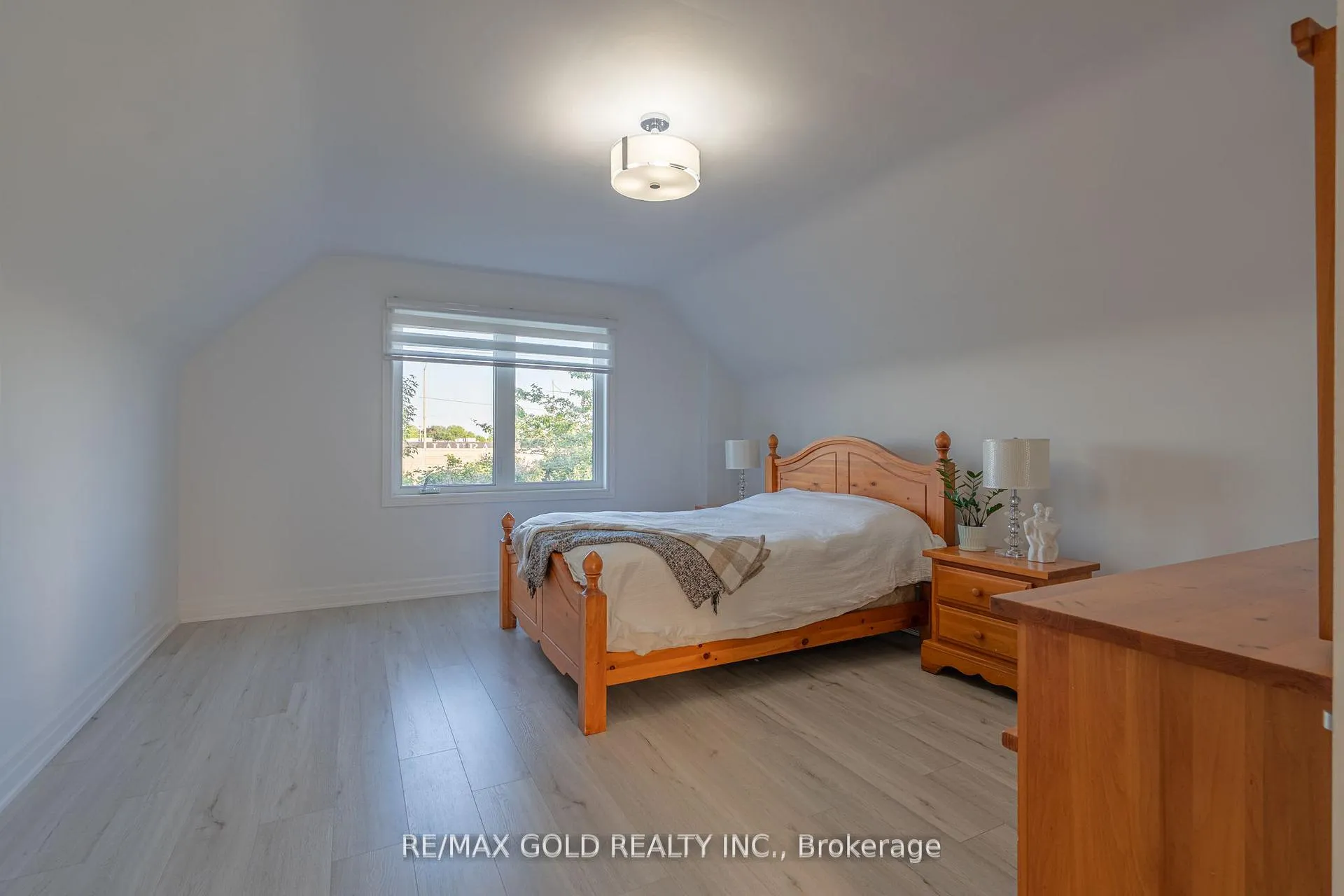 Photo 17 of 2015 Stanfield Road, Mississauga, Lakeview — HOMEH