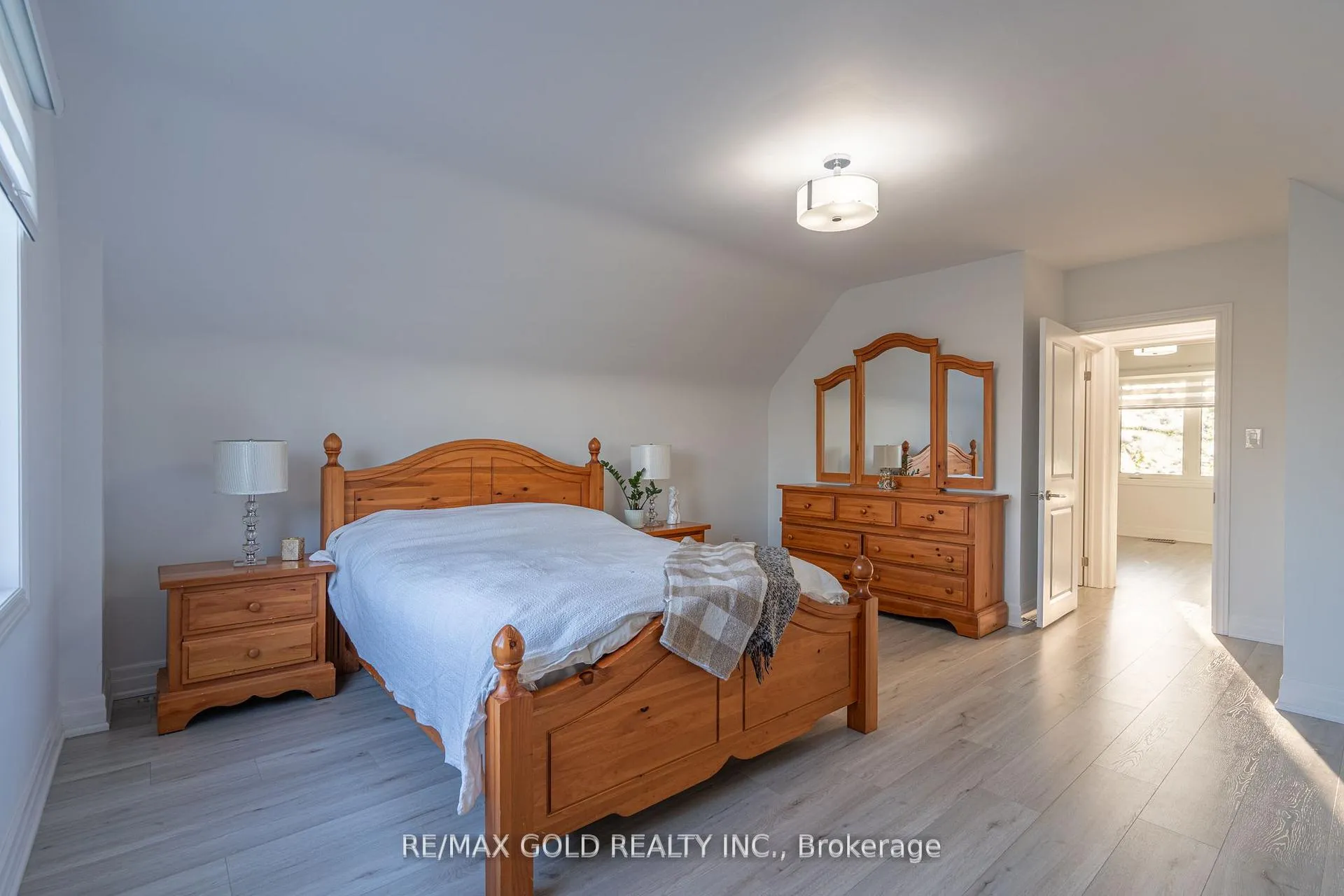 Photo 18 of 2015 Stanfield Road, Mississauga, Lakeview — HOMEH