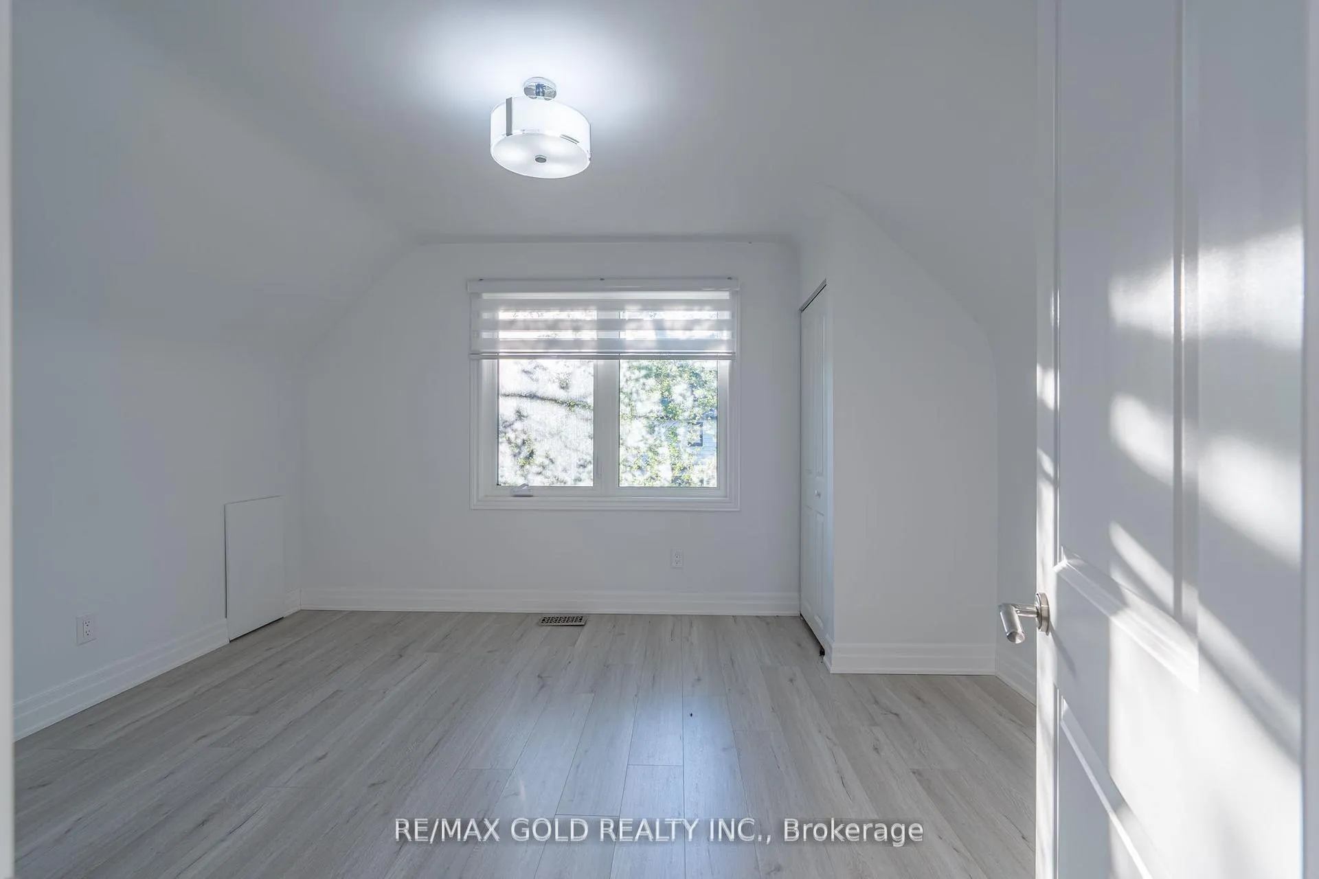Photo 19 of 2015 Stanfield Road, Mississauga, Lakeview — HOMEH