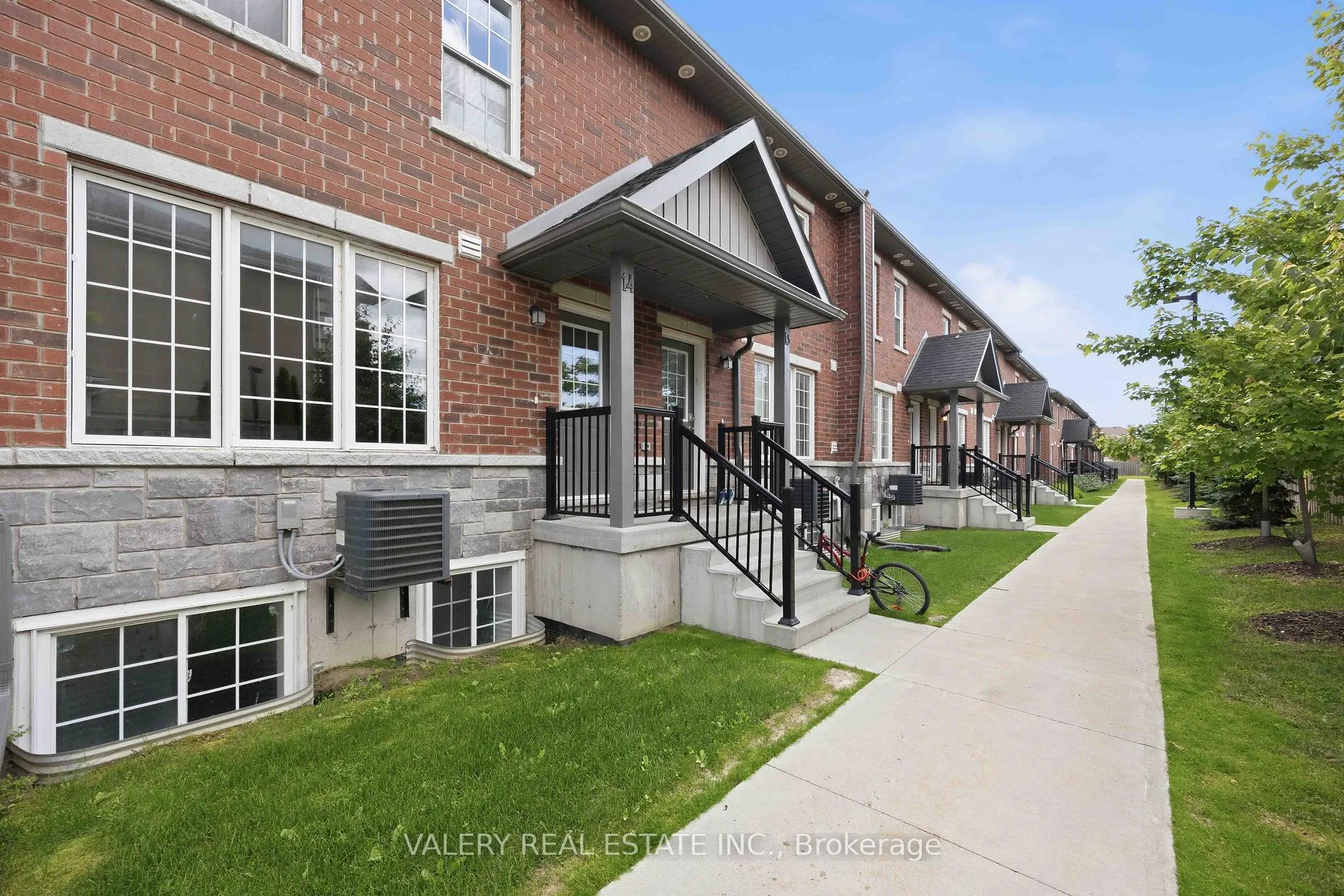 Photo 3 of Unit 14, 250 Penetanguishene Road, Barrie, Georgian Drive — HOMEH