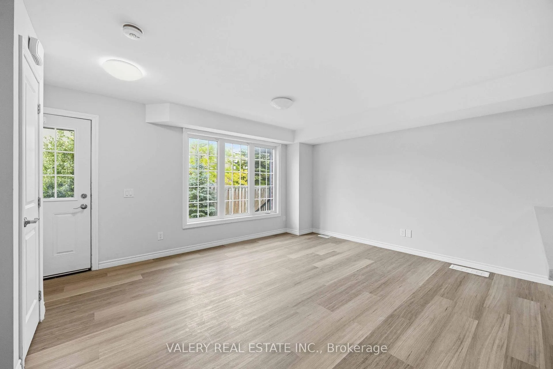 Photo 6 of Unit 14, 250 Penetanguishene Road, Barrie, Georgian Drive — HOMEH
