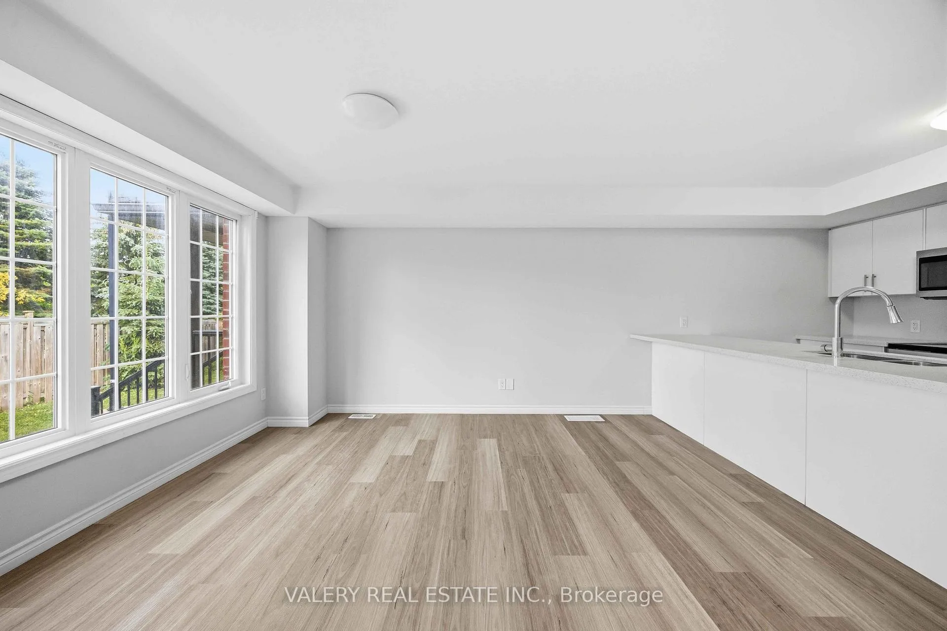 Photo 9 of Unit 14, 250 Penetanguishene Road, Barrie, Georgian Drive — HOMEH