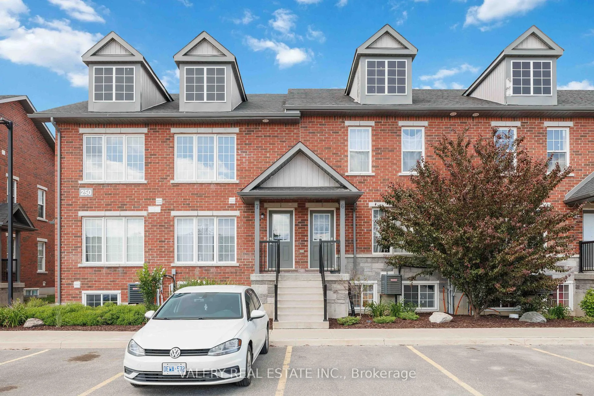 Photo of Unit 7, 250 Penetanguishene Road