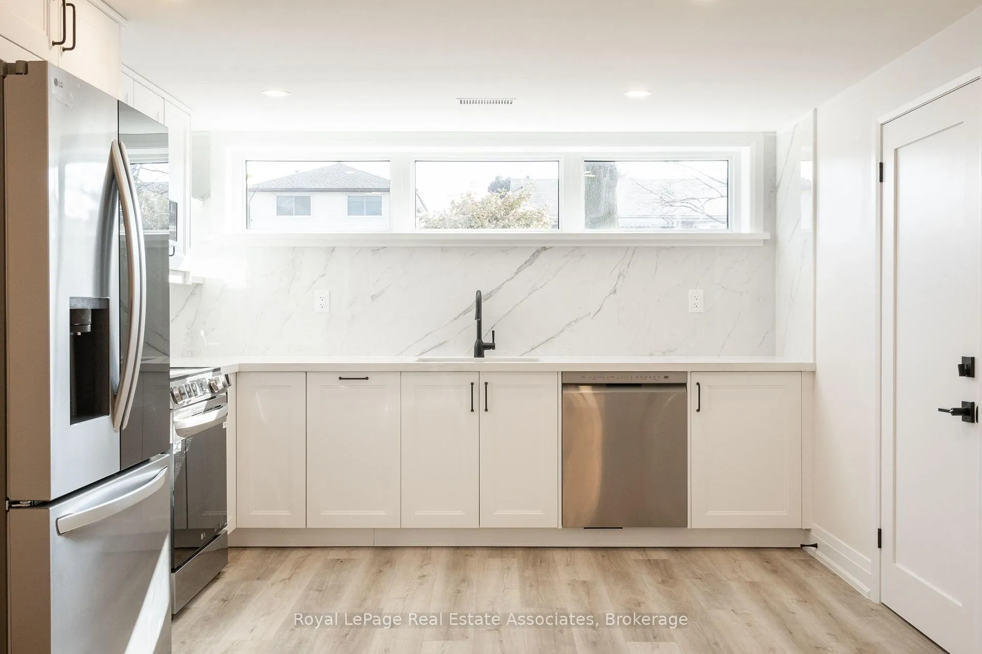 Photo 2 of 259 Fernwood Crescent, Hamilton, Hampton Heights — HOMEH