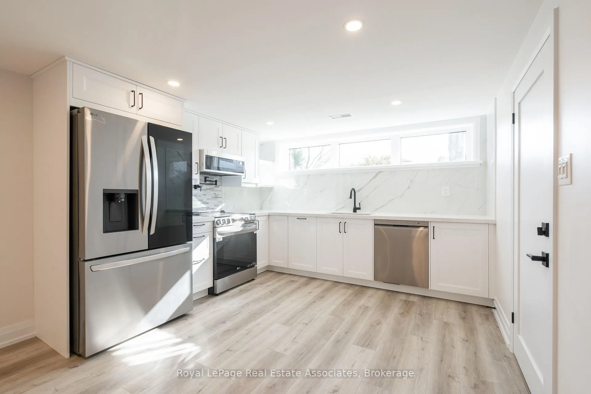 Photo 3 of 259 Fernwood Crescent, Hamilton, Hampton Heights — HOMEH
