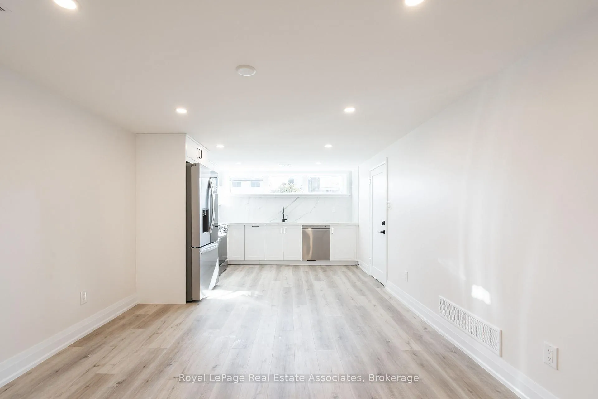 Photo 4 of 259 Fernwood Crescent, Hamilton, Hampton Heights — HOMEH