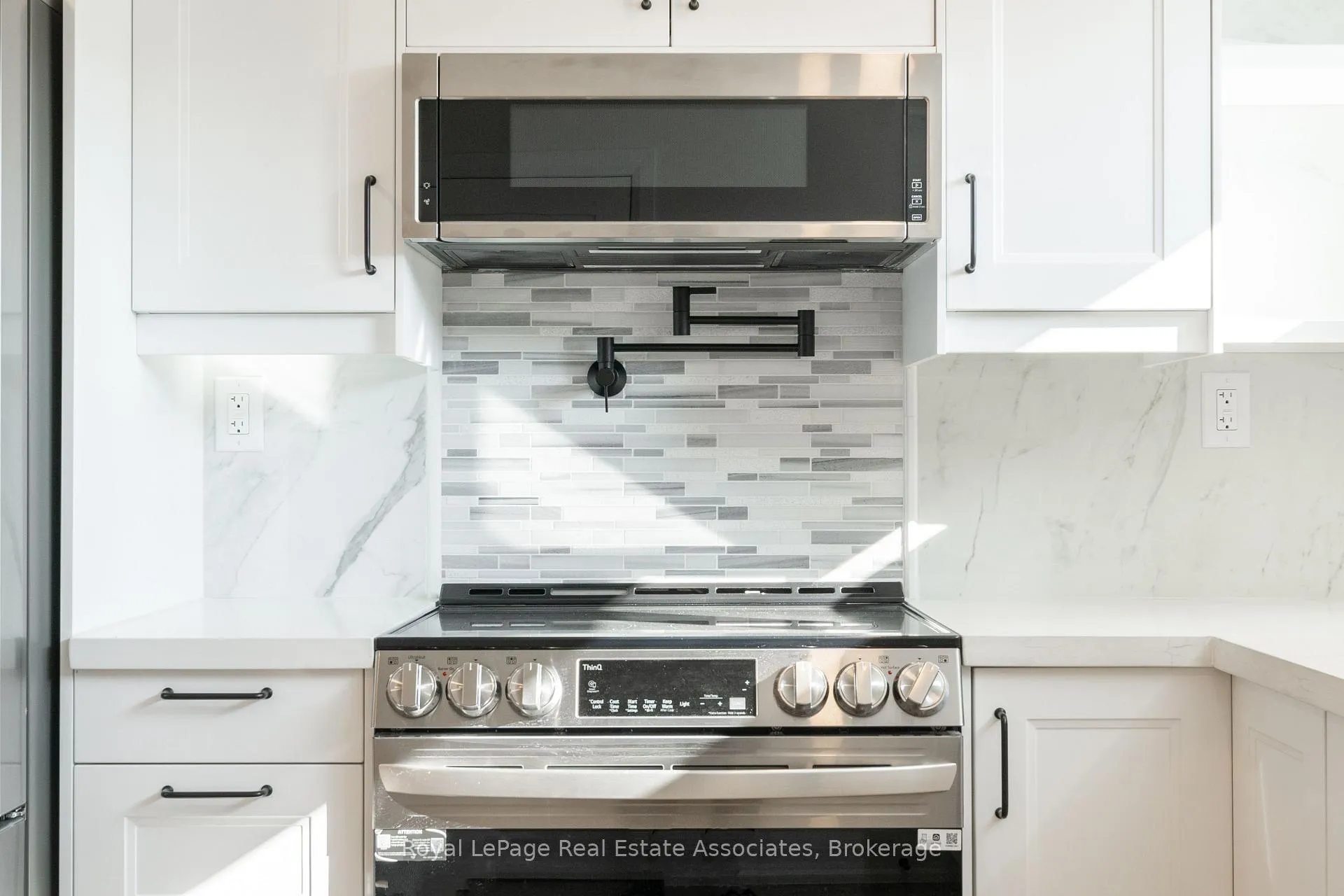 Photo 6 of 259 Fernwood Crescent, Hamilton, Hampton Heights — HOMEH