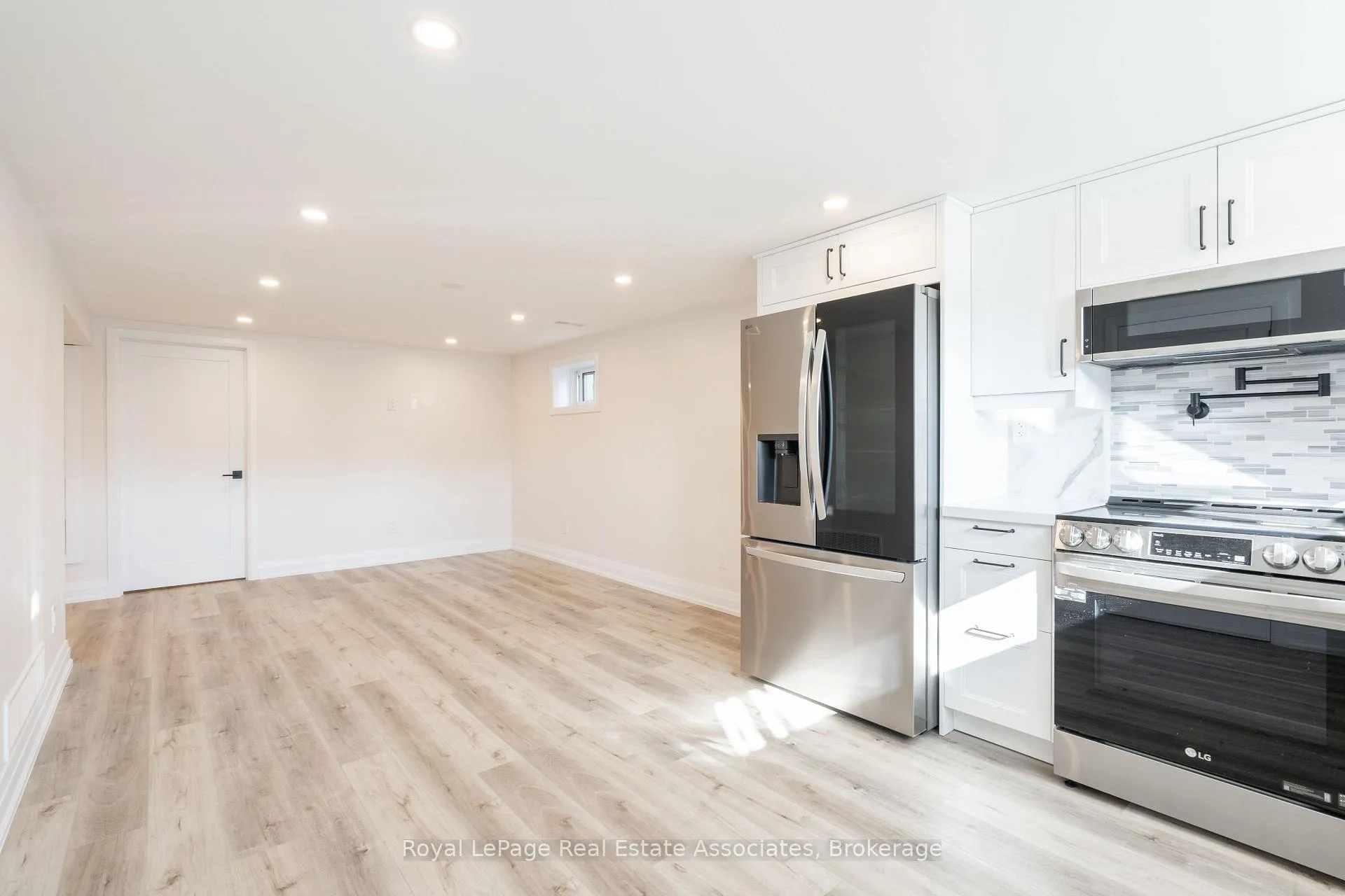 Photo 7 of 259 Fernwood Crescent, Hamilton, Hampton Heights — HOMEH