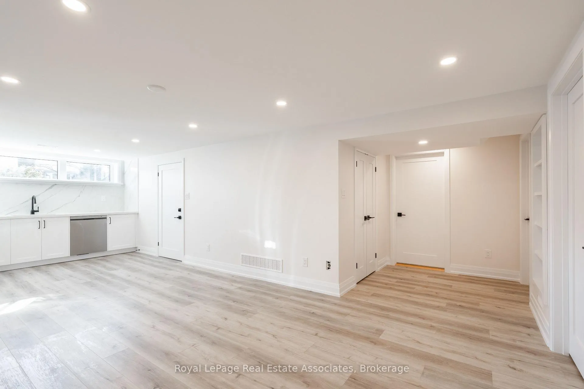 Photo 10 of 259 Fernwood Crescent, Hamilton, Hampton Heights — HOMEH
