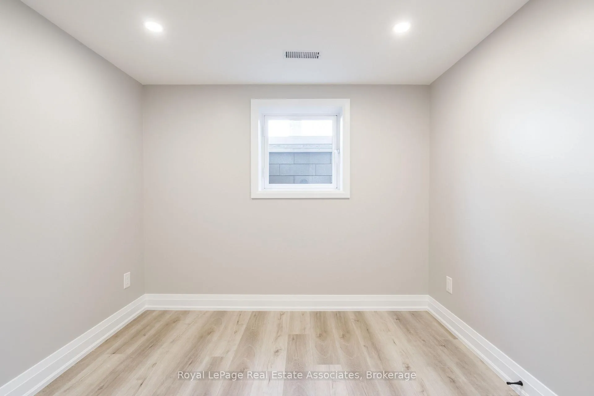Photo 12 of 259 Fernwood Crescent, Hamilton, Hampton Heights — HOMEH