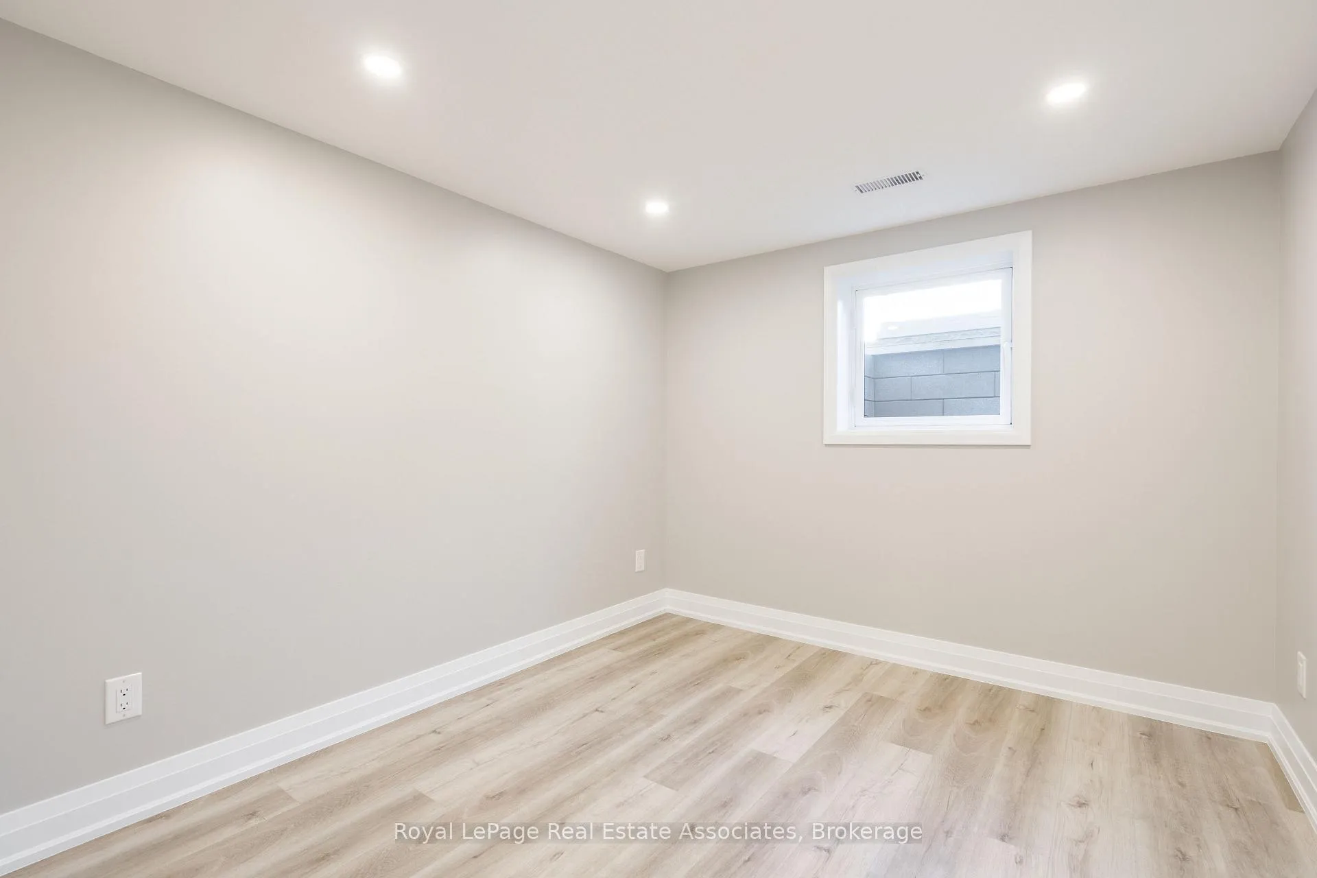 Photo 14 of 259 Fernwood Crescent, Hamilton, Hampton Heights — HOMEH