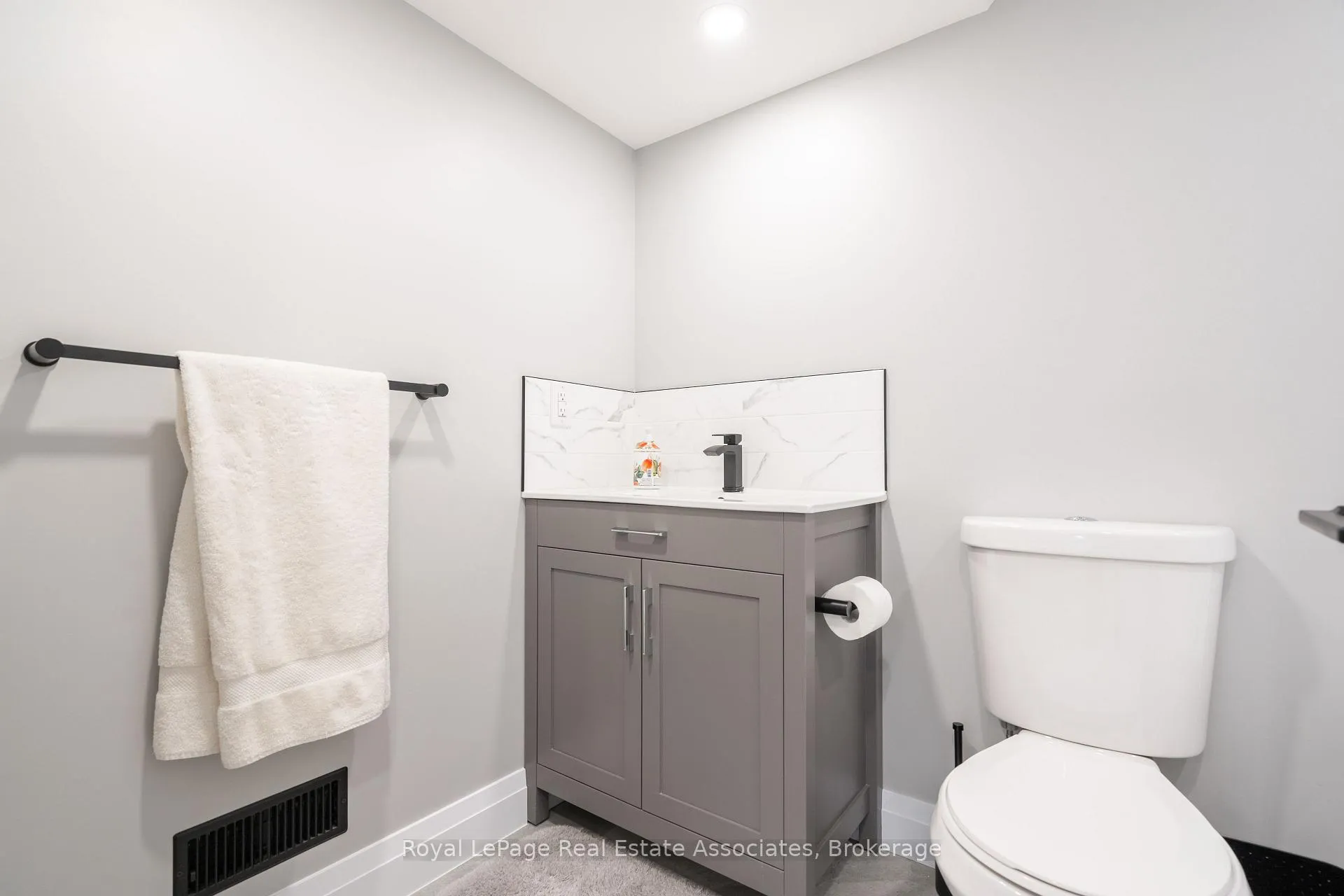 Photo 17 of 259 Fernwood Crescent, Hamilton, Hampton Heights — HOMEH