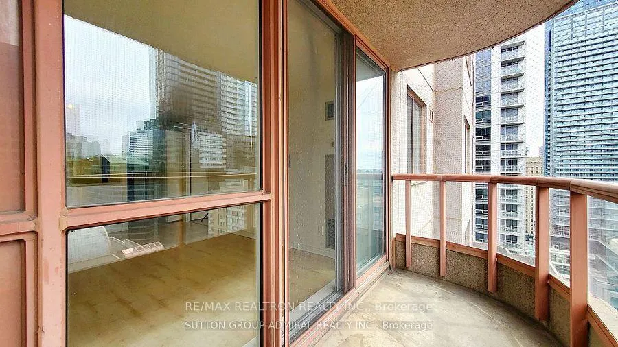 Photo 9 of Unit 2801, 736 Bay Street, Toronto, Bay Street Corridor — HOMEH