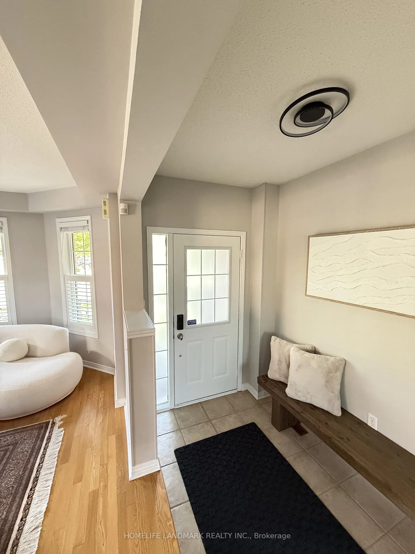 Photo 3 of 69 Selkirk Drive, Richmond Hill, Langstaff — HOMEH