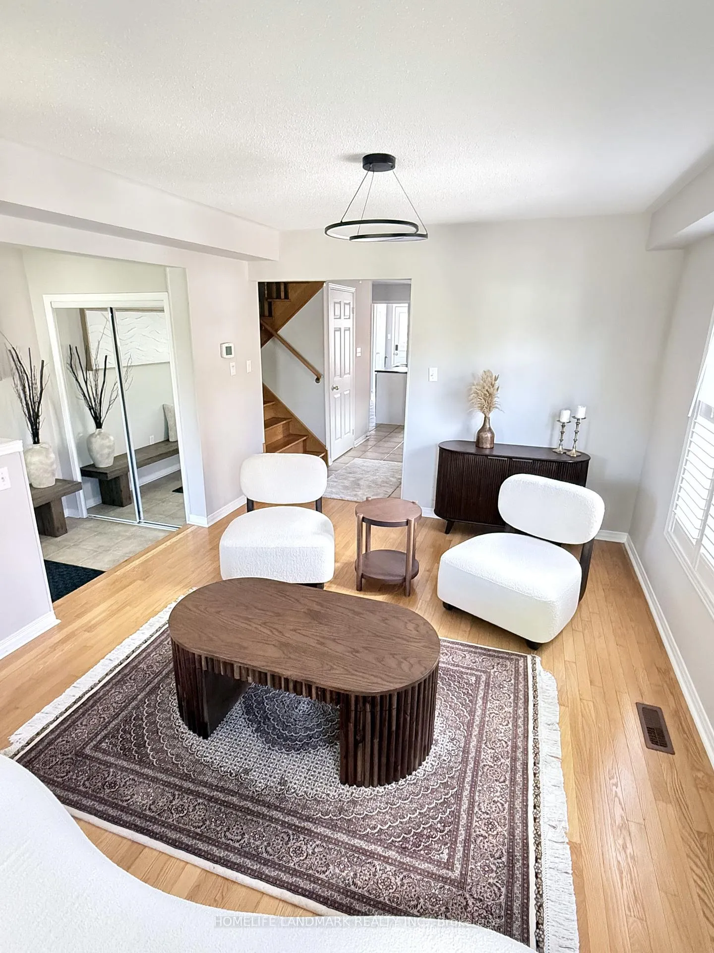 Photo 4 of 69 Selkirk Drive, Richmond Hill, Langstaff — HOMEH