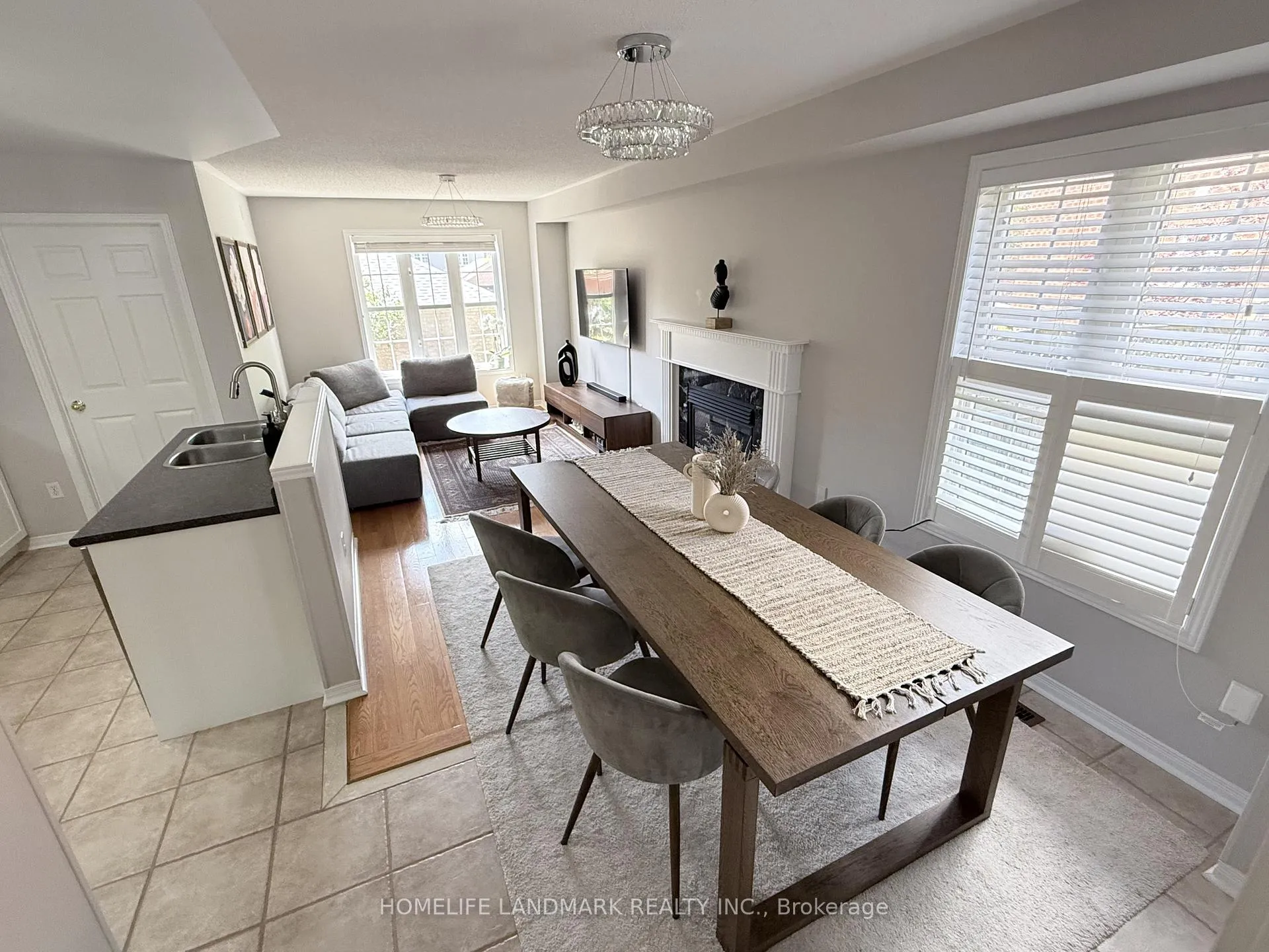Photo 5 of 69 Selkirk Drive, Richmond Hill, Langstaff — HOMEH