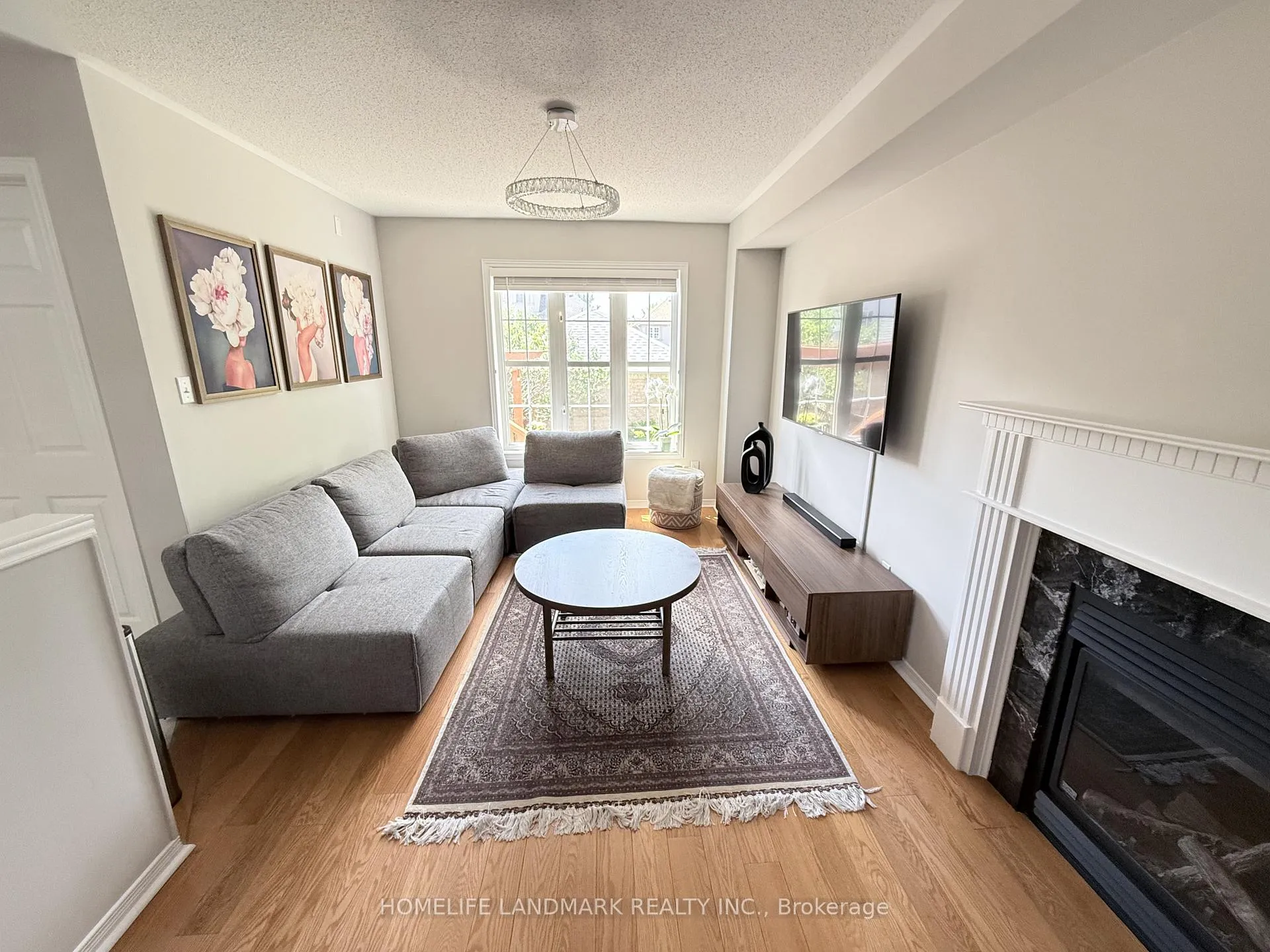 Photo 6 of 69 Selkirk Drive, Richmond Hill, Langstaff — HOMEH