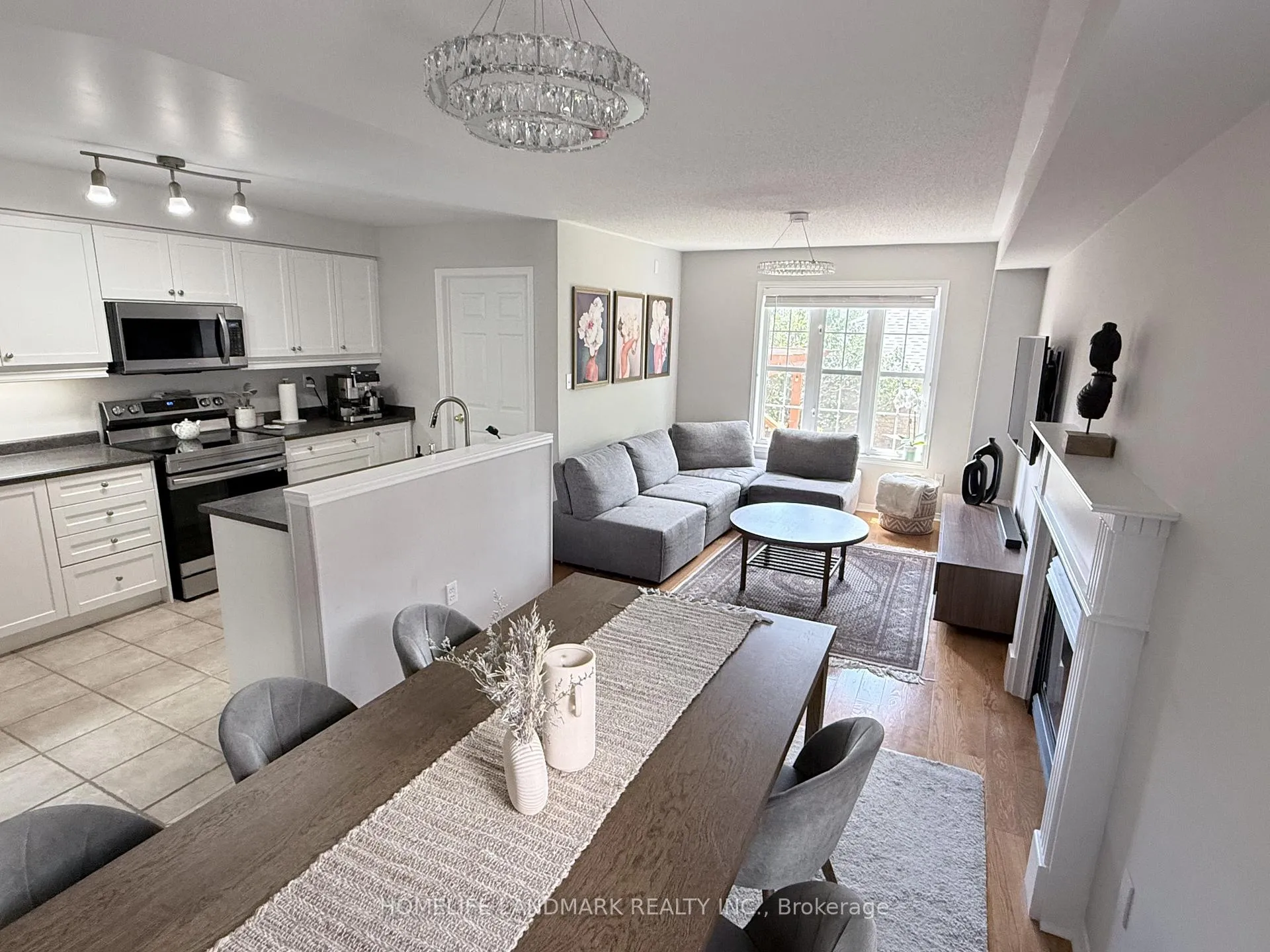 Photo 8 of 69 Selkirk Drive, Richmond Hill, Langstaff — HOMEH