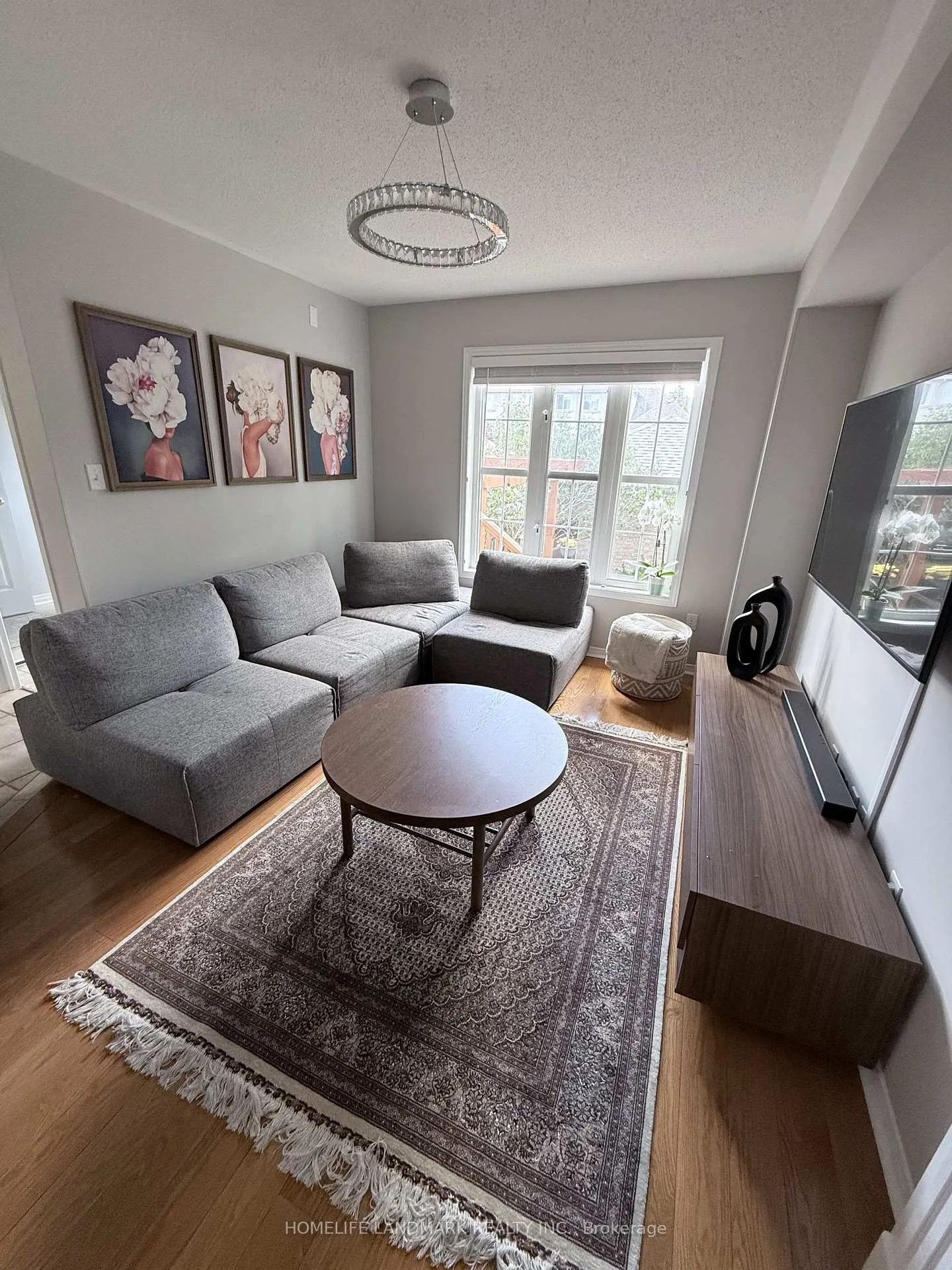 Photo 9 of 69 Selkirk Drive, Richmond Hill, Langstaff — HOMEH