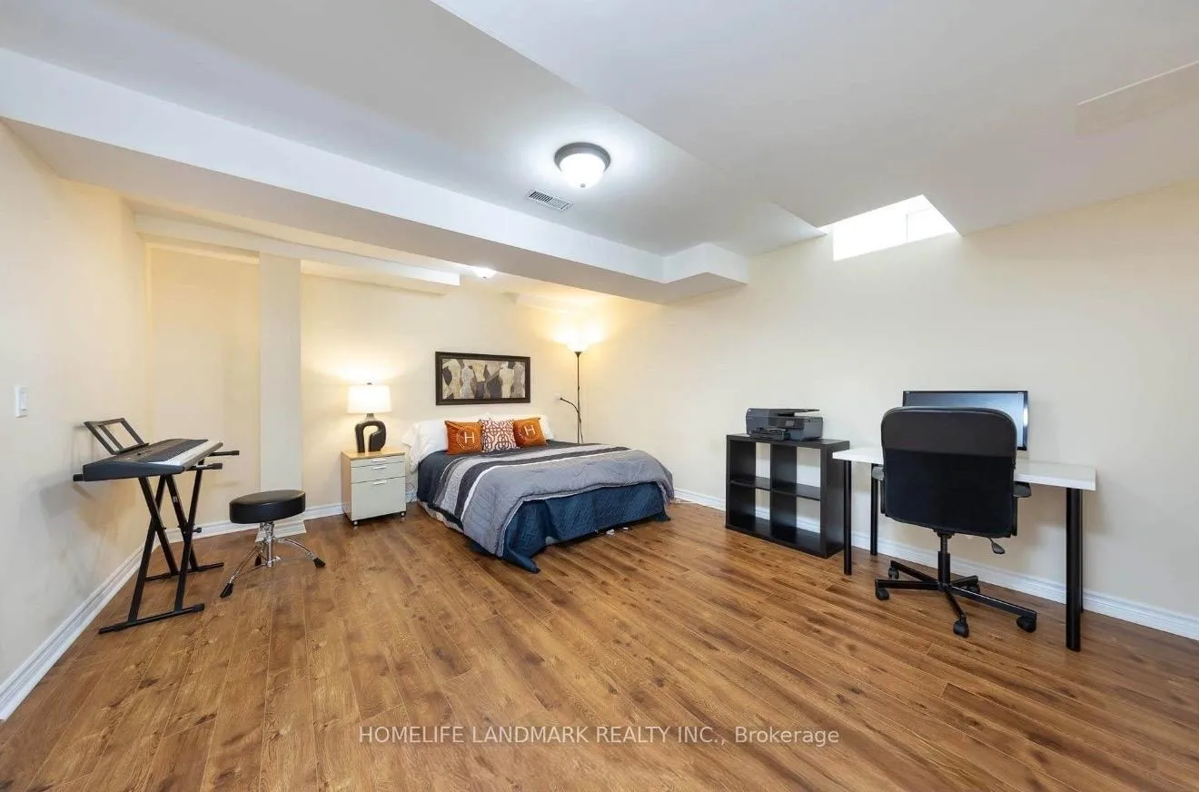 Photo 23 of 69 Selkirk Drive, Richmond Hill, Langstaff — HOMEH