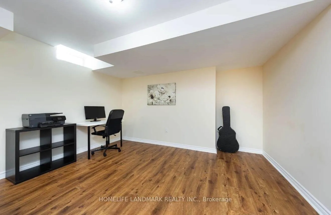 Photo 24 of 69 Selkirk Drive, Richmond Hill, Langstaff — HOMEH