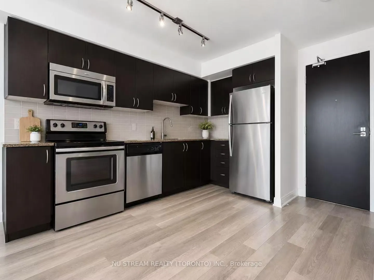 Photo 3 of Unit 721, 372 Highway 7 E, Richmond Hill, Doncrest — HOMEH