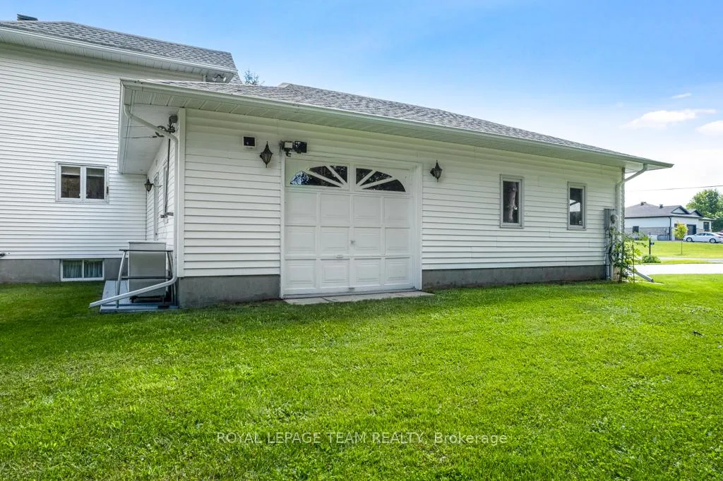 Photo 37 of 17 Maric Trail, North Grenville, Kemptville — HOMEH
