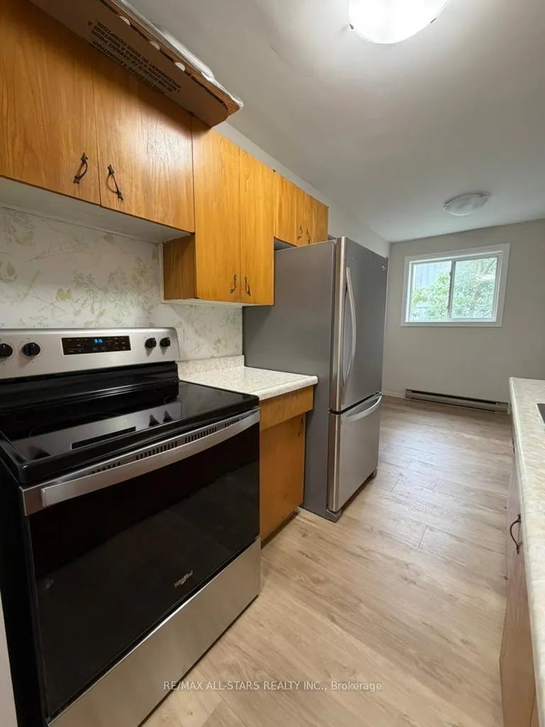 Photo 2 of Unit 8, 73 Albert Street, Uxbridge — HOMEH