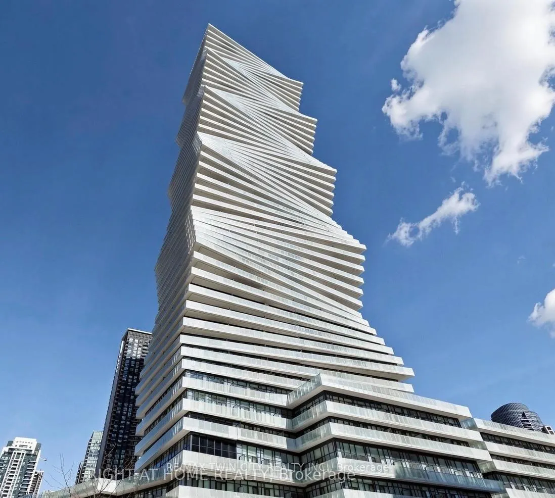 Front of Unit 4412, 448 Burnhamthorpe Road W