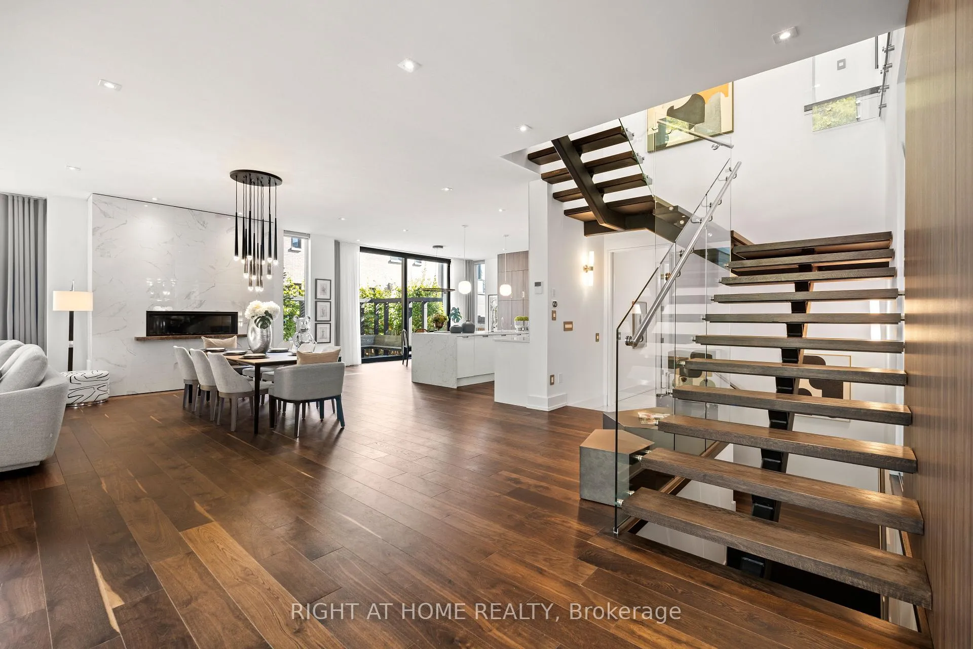 Photo 7 of 15 Fairmeadow Avenue, North York, St. Andrew-Windfields — HOMEH