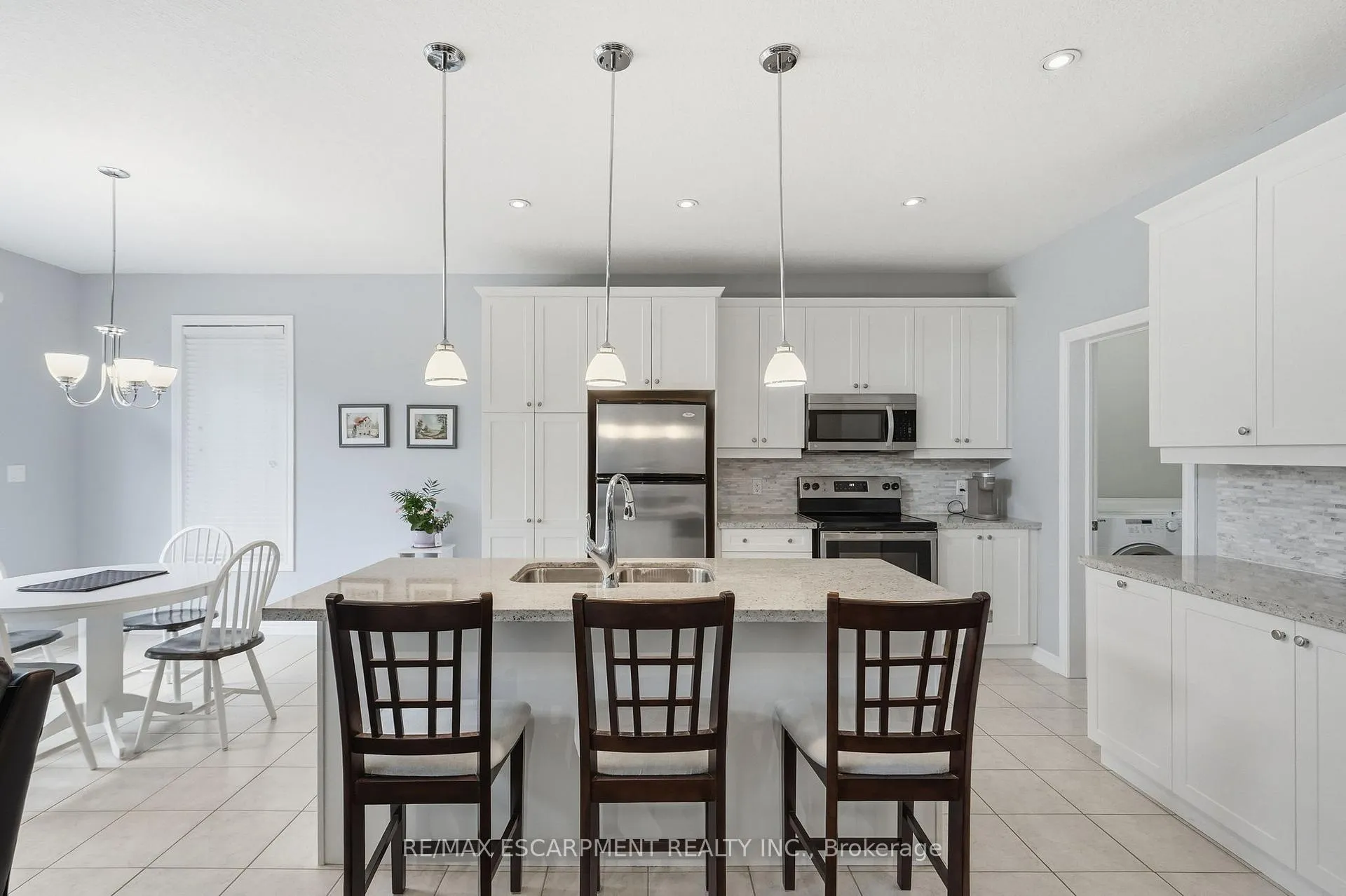 Photo 10 of 130 Aberfoyle Mill Crescent, Puslinch, Aberfoyle — HOMEH