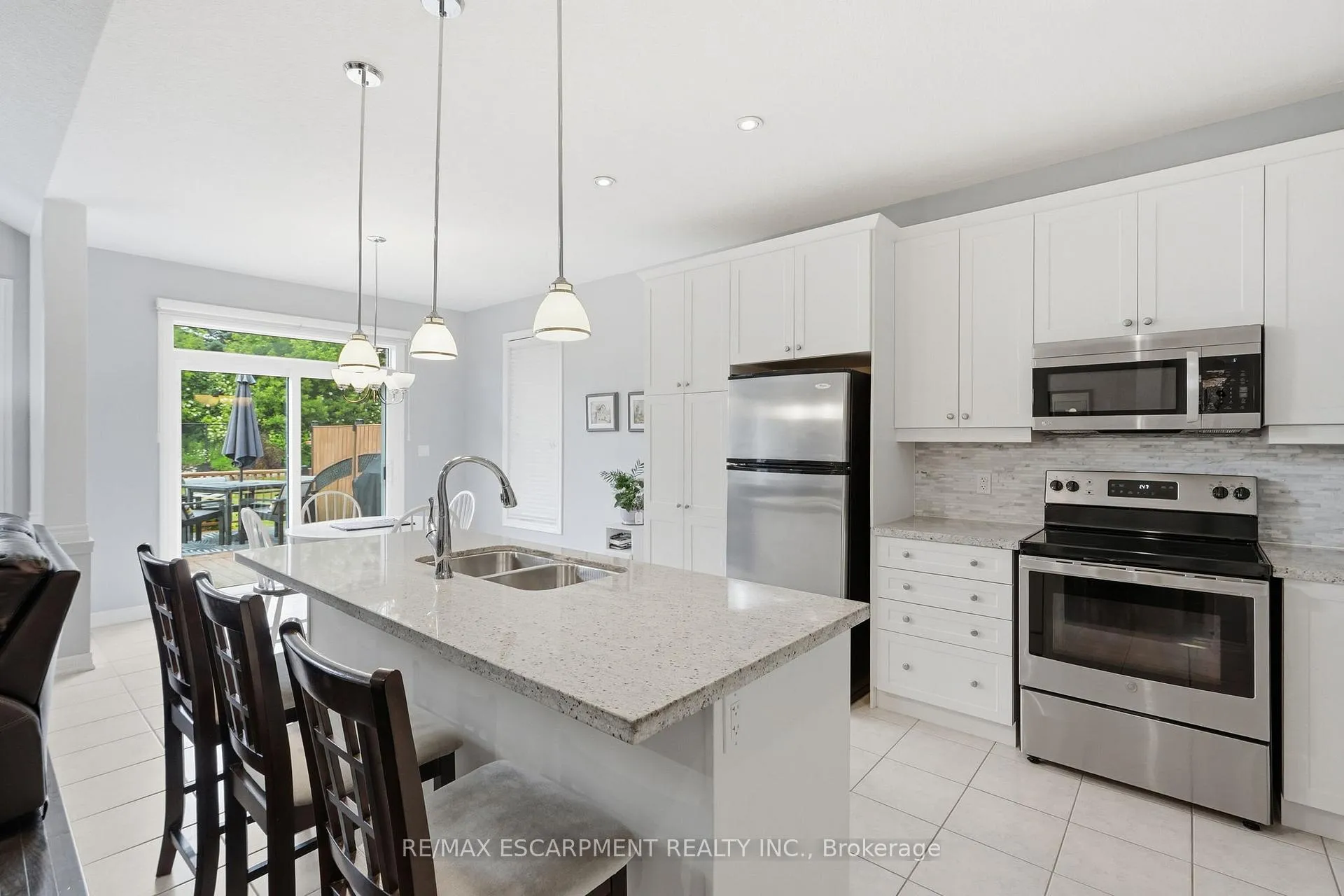 Photo 11 of 130 Aberfoyle Mill Crescent, Puslinch, Aberfoyle — HOMEH