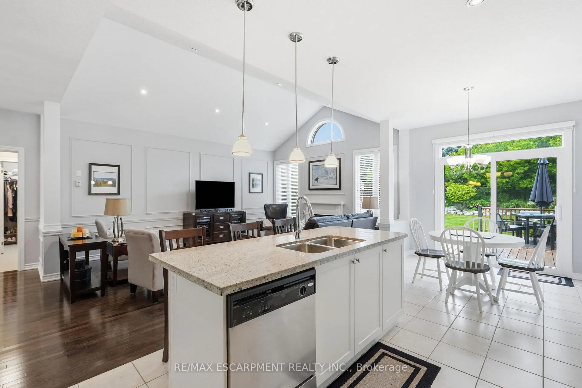 Photo 13 of 130 Aberfoyle Mill Crescent, Puslinch, Aberfoyle — HOMEH