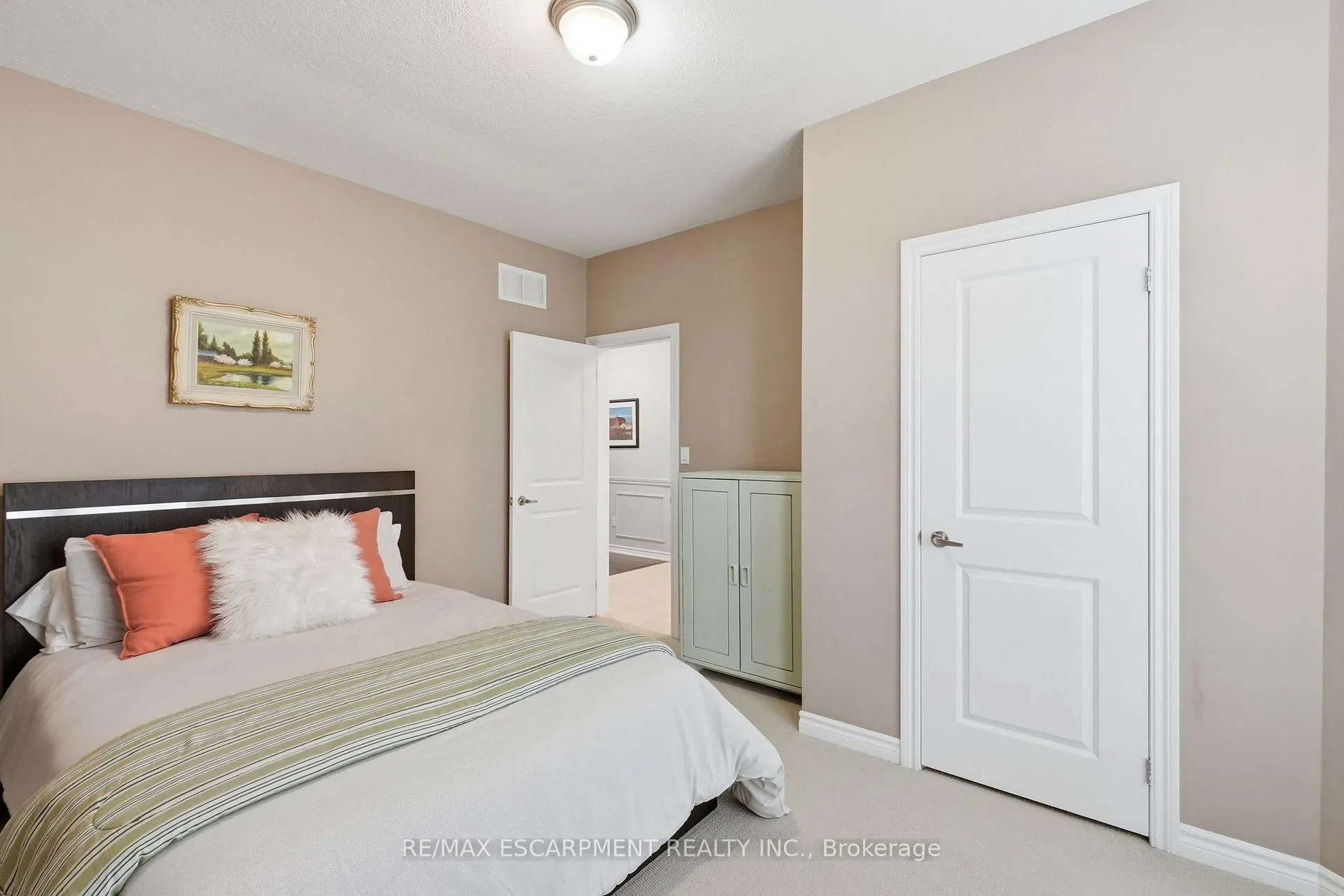 Photo 20 of 130 Aberfoyle Mill Crescent, Puslinch, Aberfoyle — HOMEH