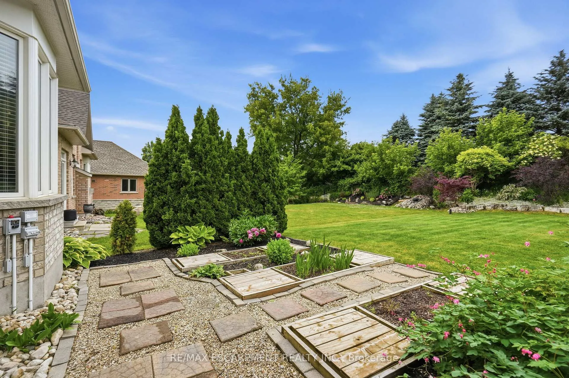 Photo 34 of 130 Aberfoyle Mill Crescent, Puslinch, Aberfoyle — HOMEH