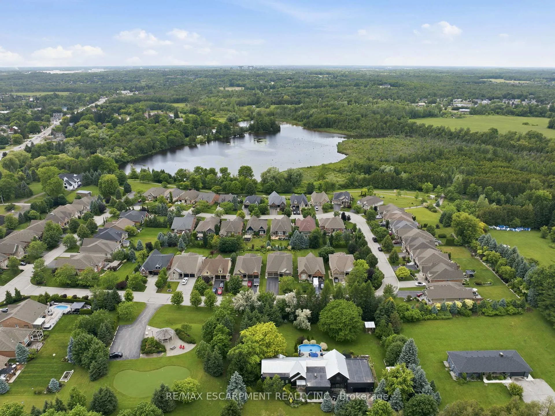 Photo 38 of 130 Aberfoyle Mill Crescent, Puslinch, Aberfoyle — HOMEH