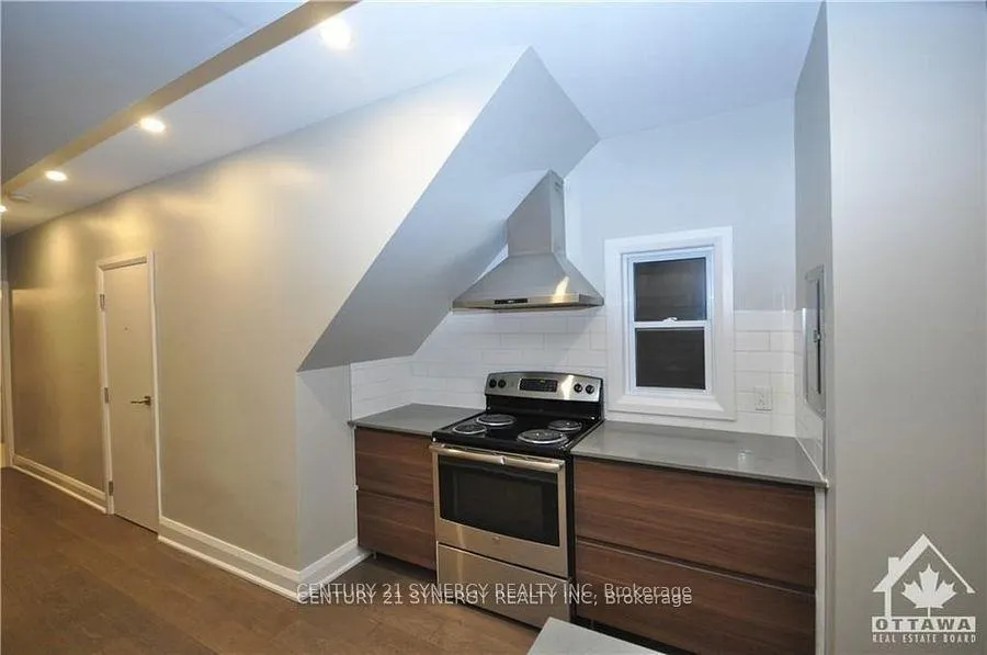 Photo 3 of Unit 2, 571 Mcleod Street, Ottawa, Ottawa Centre — HOMEH