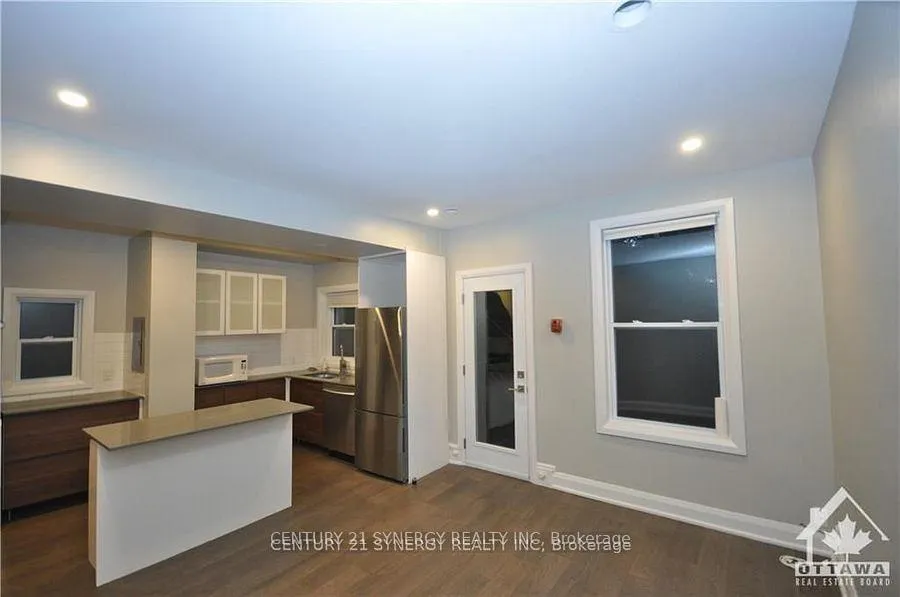 Photo 5 of Unit 2, 571 Mcleod Street, Ottawa, Ottawa Centre — HOMEH